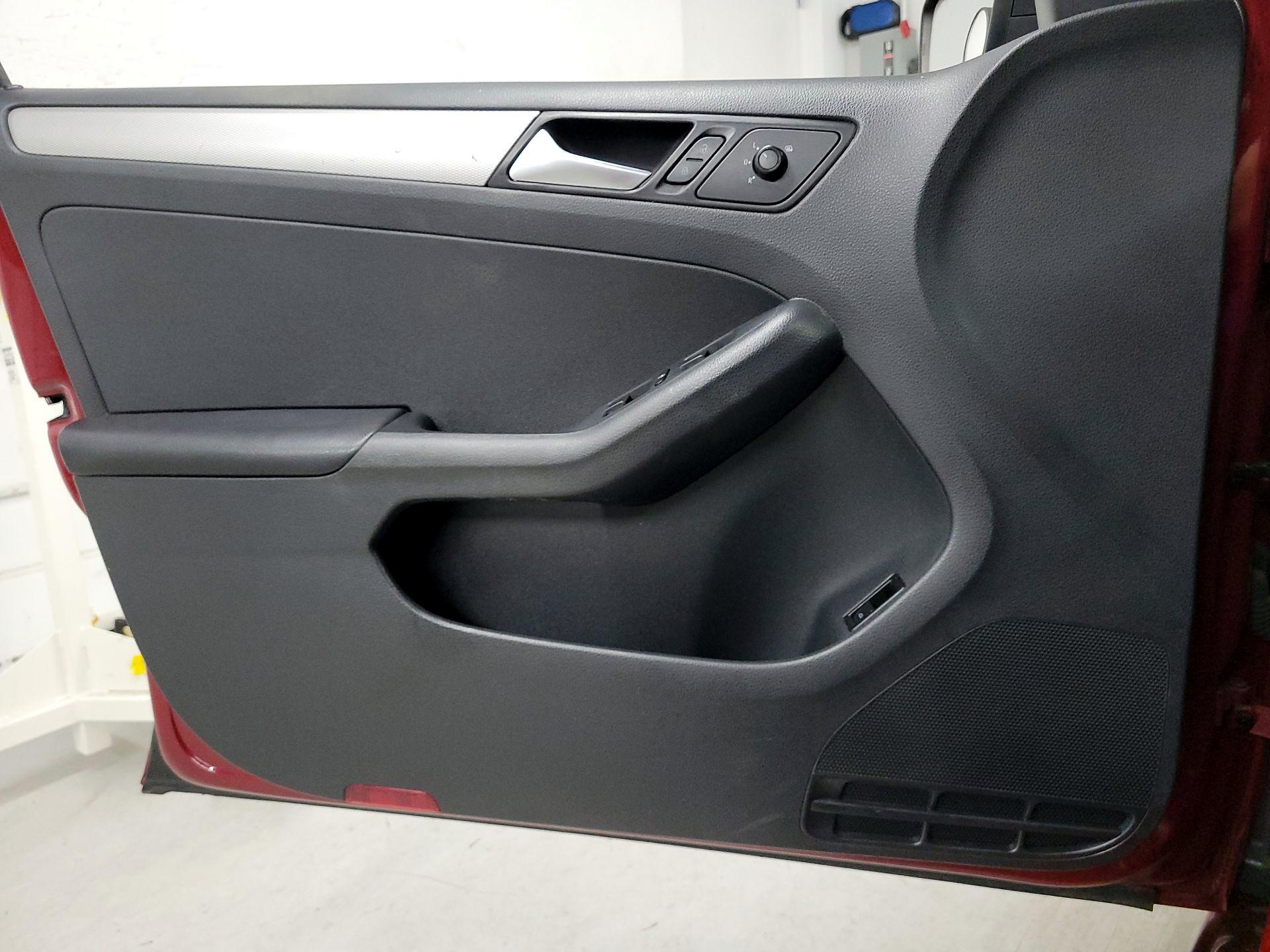 Thumbnail: 2016 Volkswagen Jetta - 10