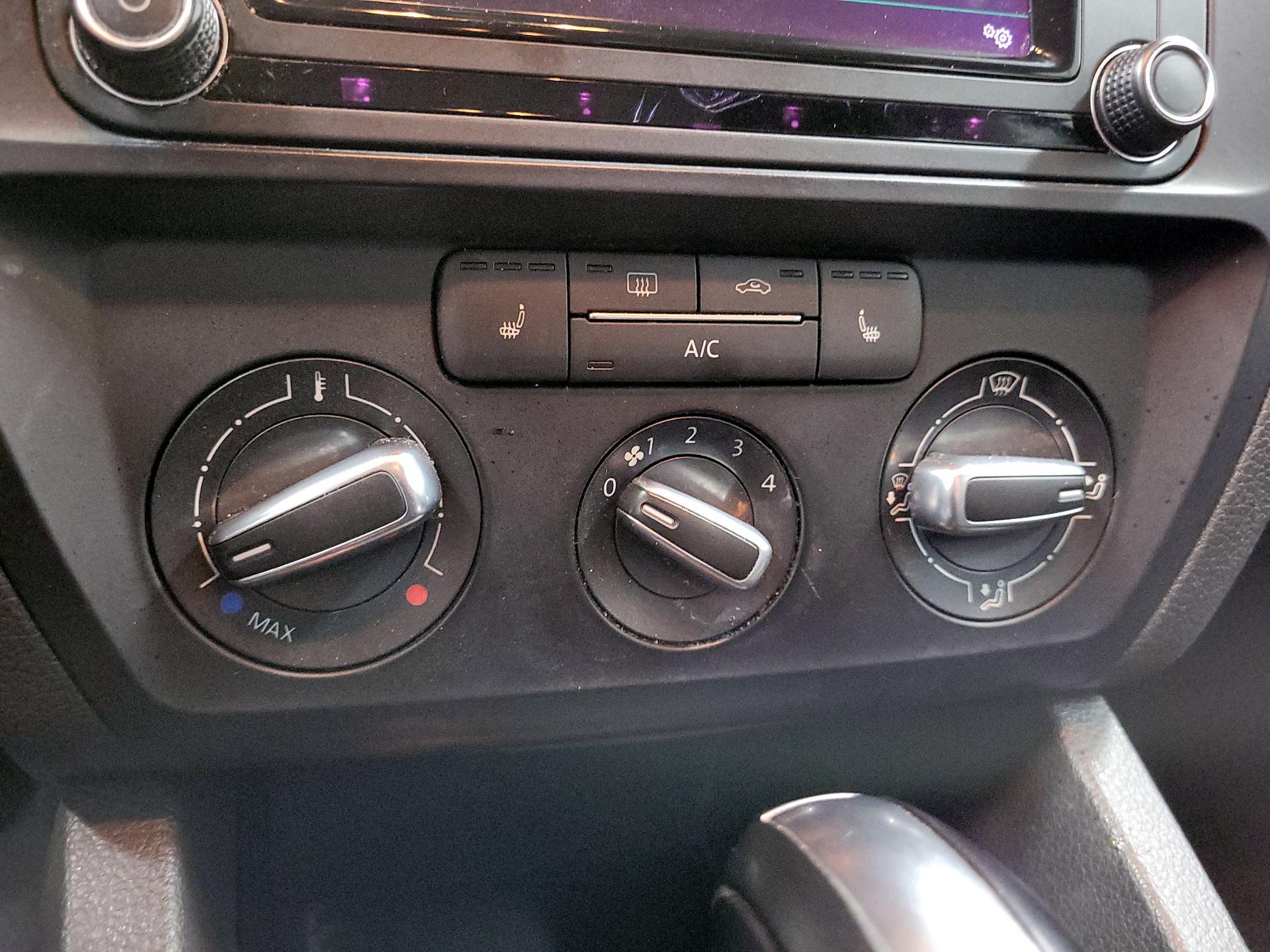 Thumbnail: 2016 Volkswagen Jetta - 12