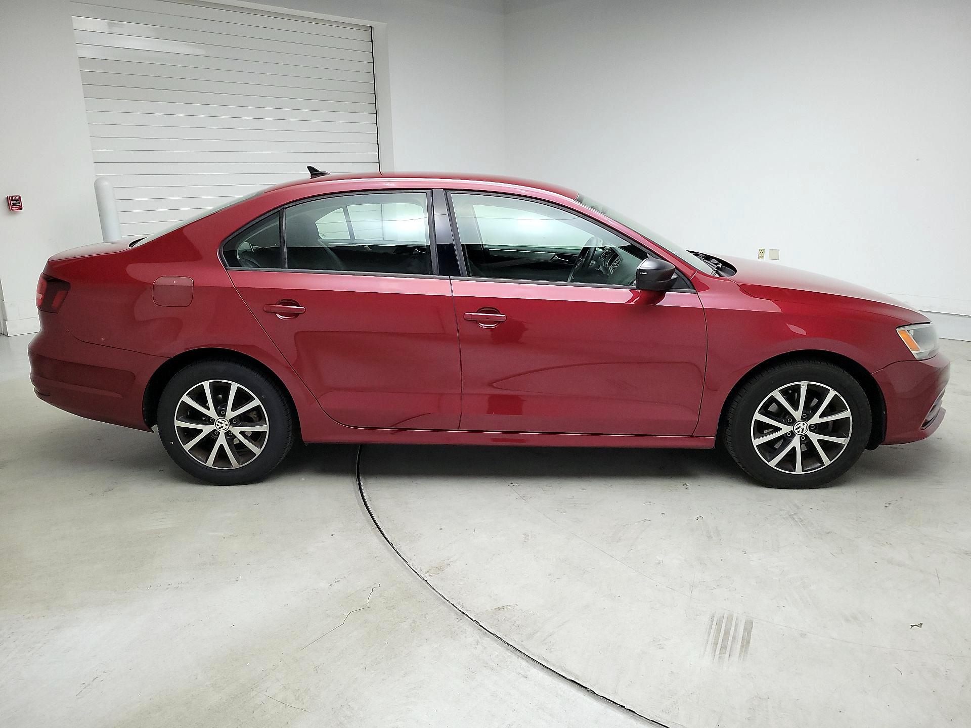 Thumbnail: 2016 Volkswagen Jetta - 4