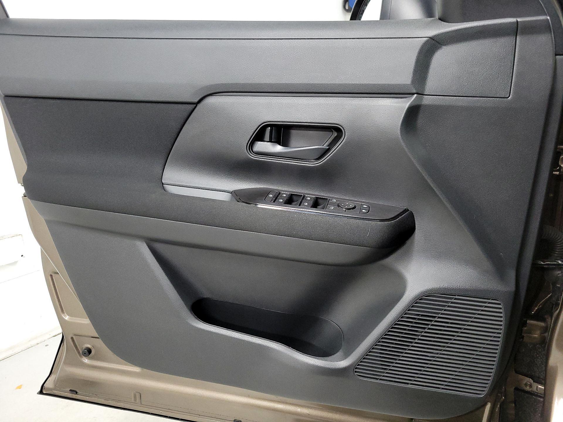 Thumbnail: 2025 Nissan Kicks - 12