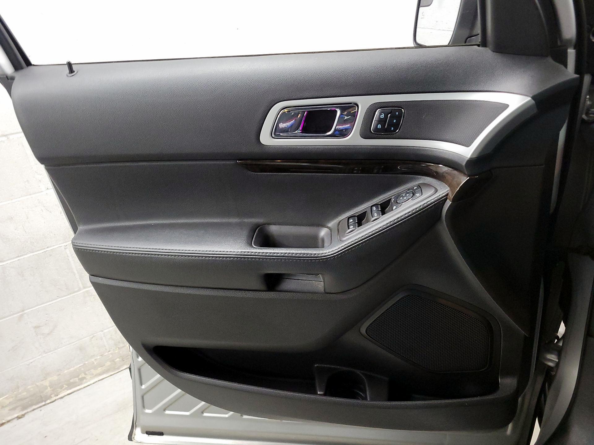 Thumbnail: 2015 Ford Explorer - 12