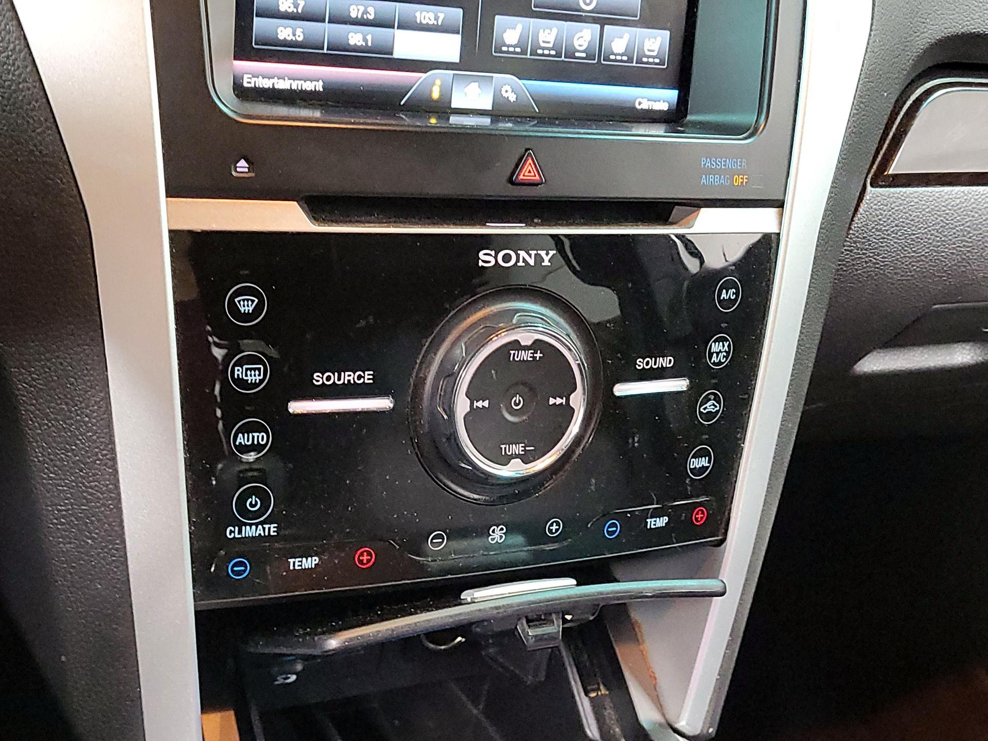 Thumbnail: 2015 Ford Explorer - 15