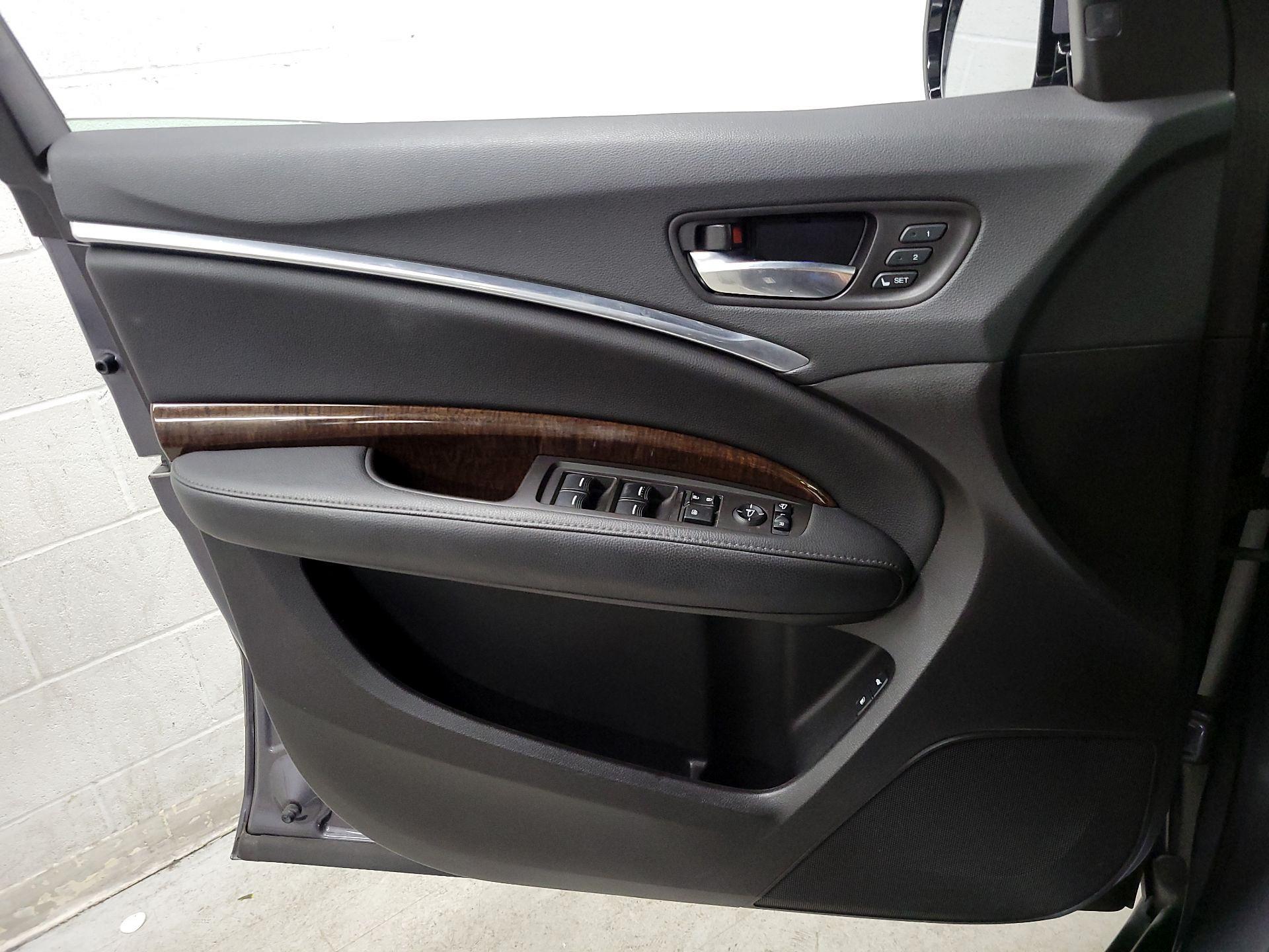 Thumbnail: 2018 Acura MDX - 12