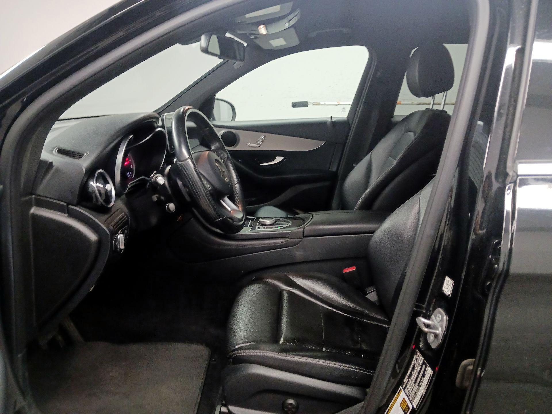 Thumbnail: 2017 Mercedes-Benz GLC - 9