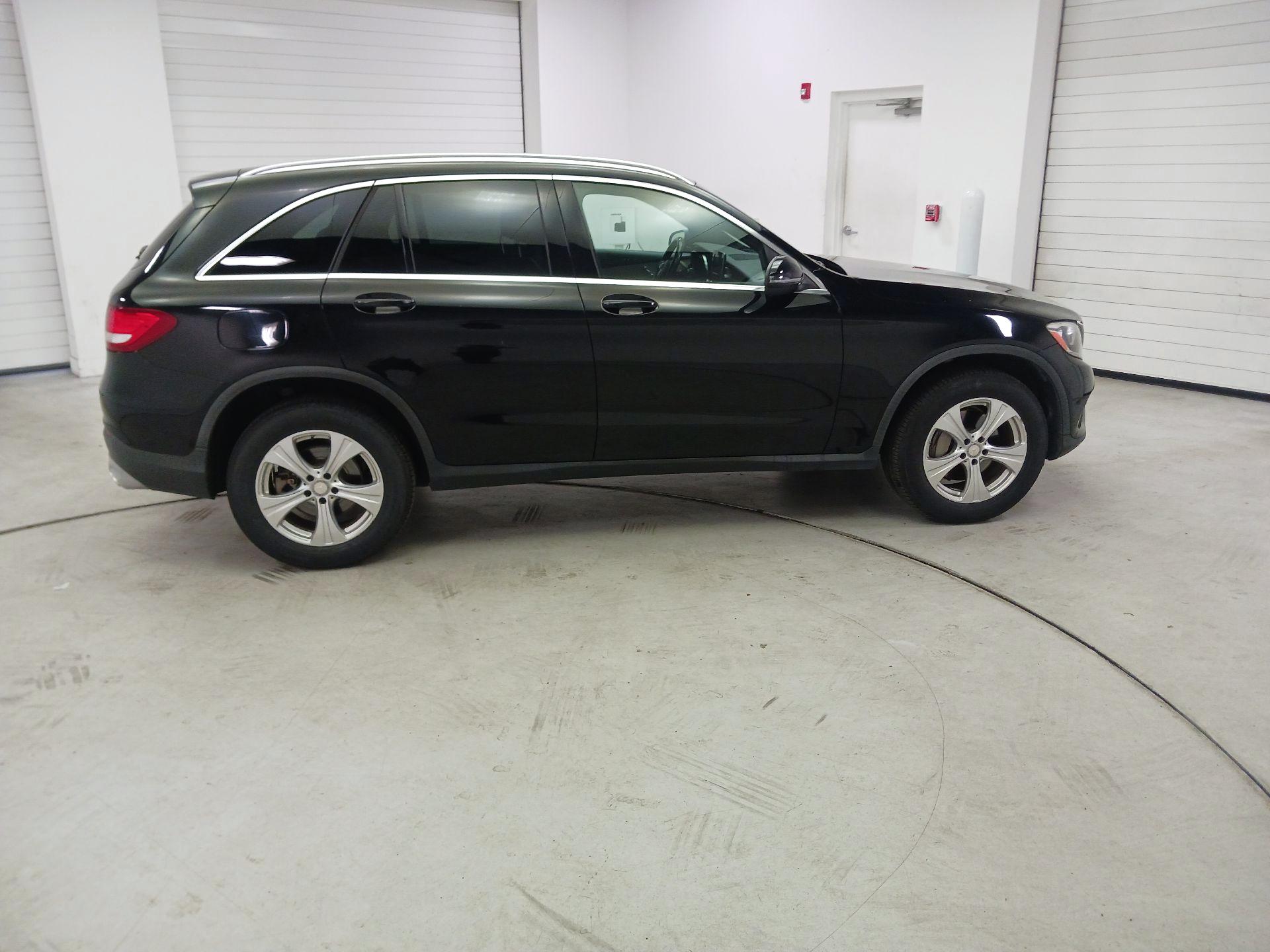 Thumbnail: 2017 Mercedes-Benz GLC - 4