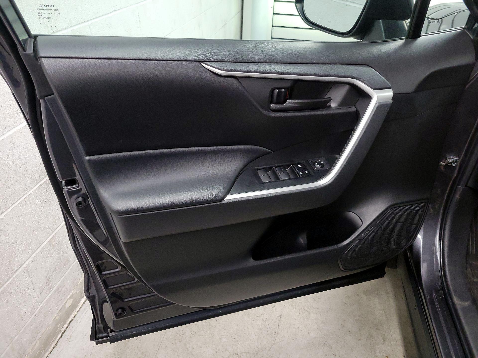 Thumbnail: 2023 Toyota RAV4 - 12