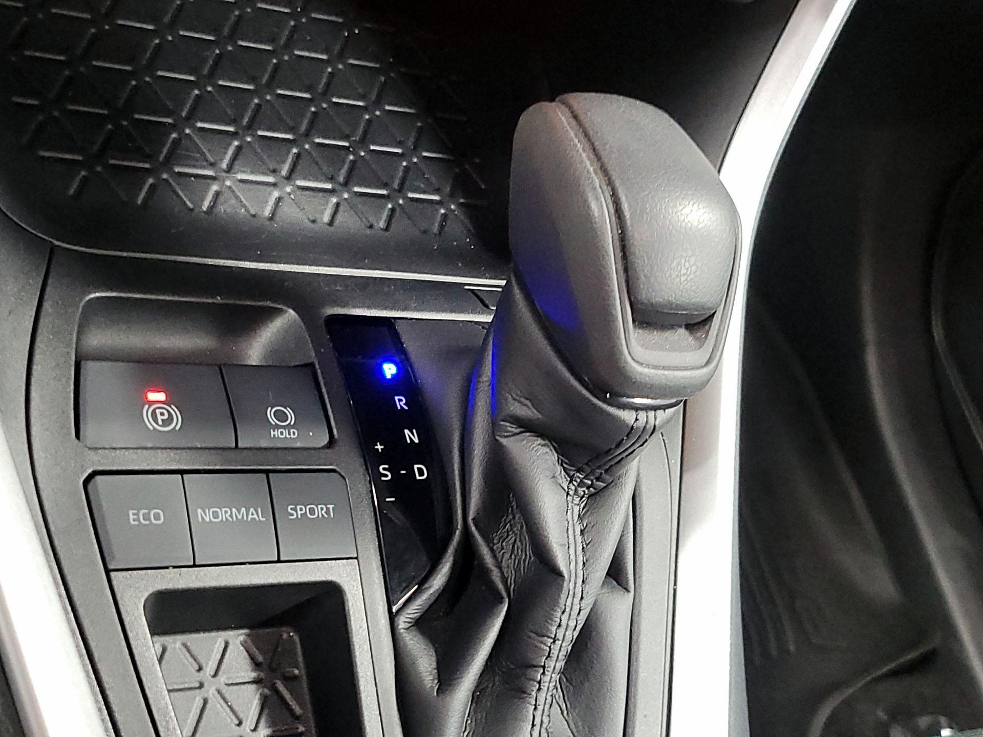 Thumbnail: 2023 Toyota RAV4 - 16