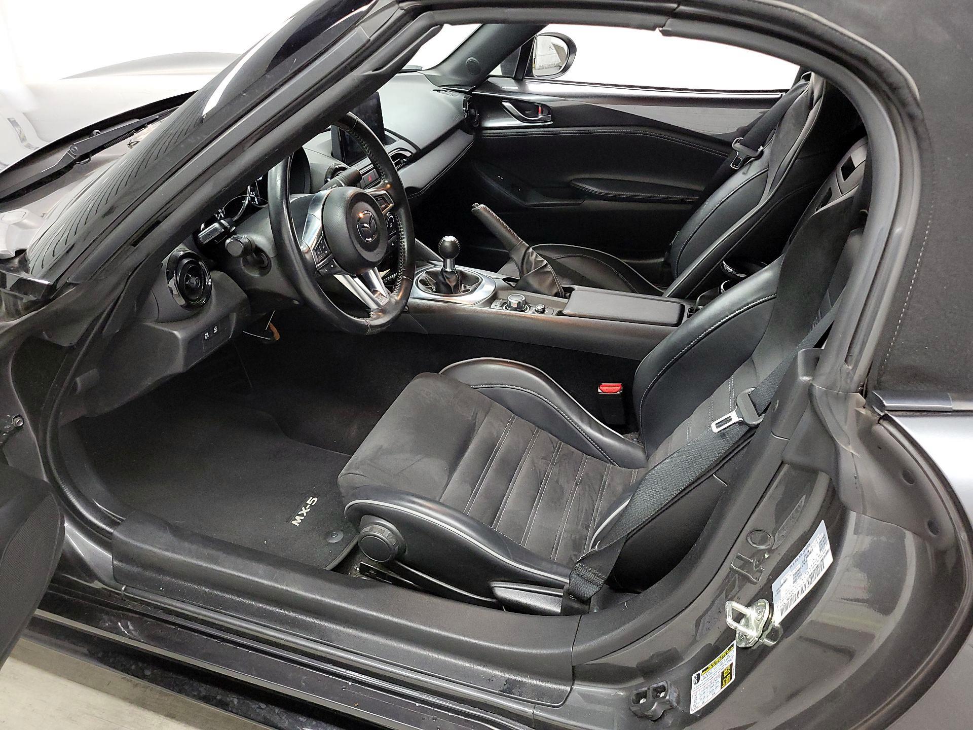 Thumbnail: 2021 Mazda MX-5 Miata - 11