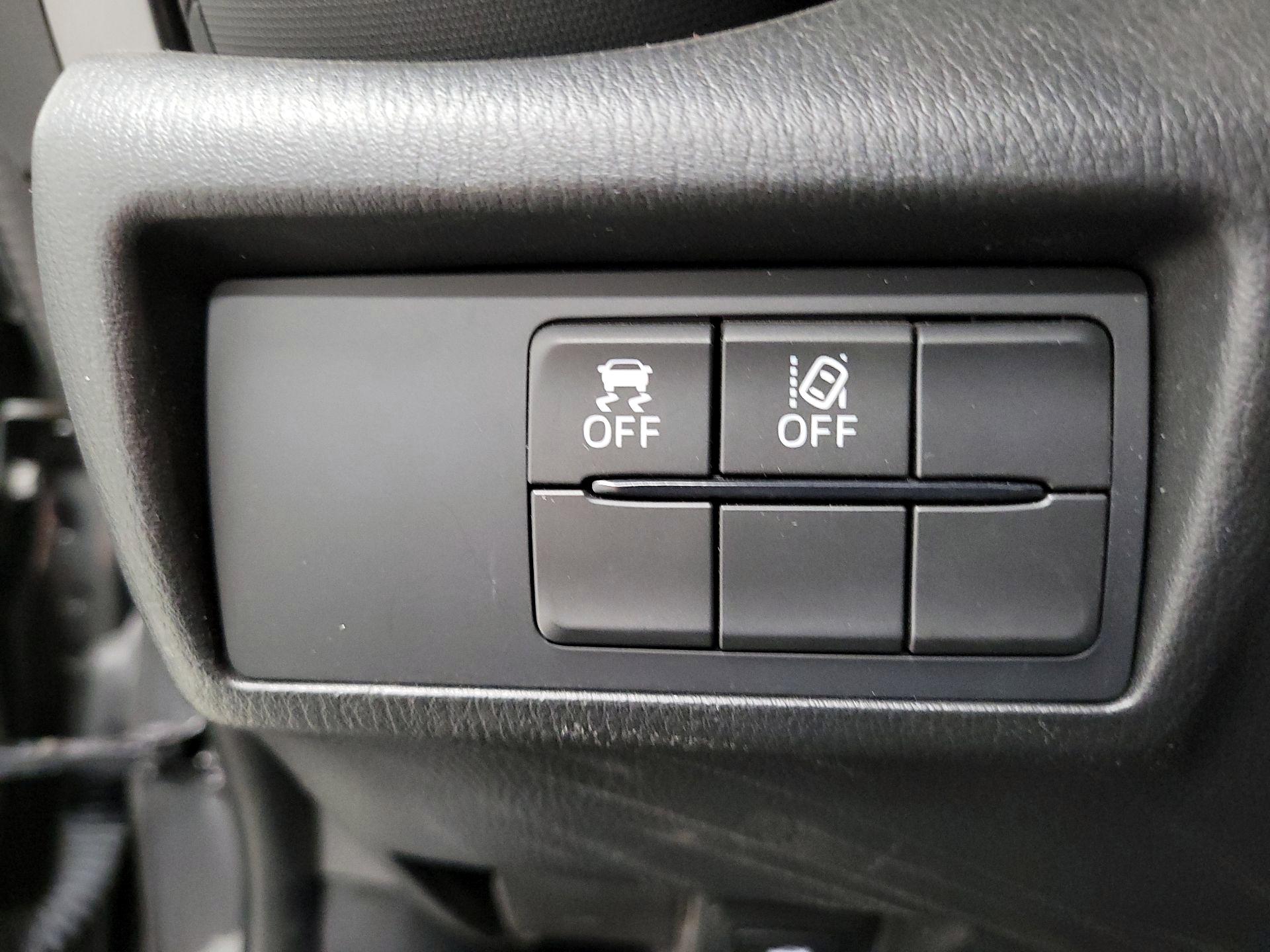 Thumbnail: 2021 Mazda MX-5 Miata - 13