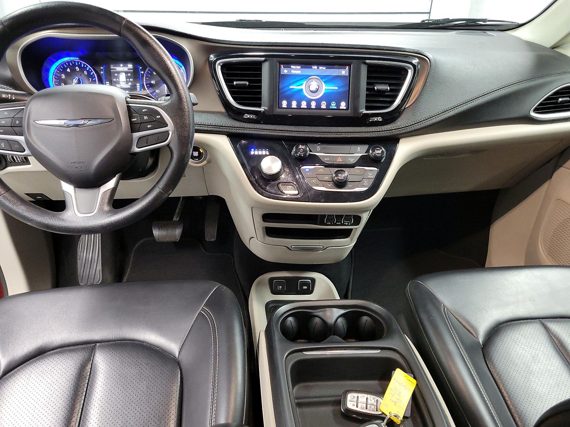 Thumbnail: 2021 Chrysler Voyager - 9