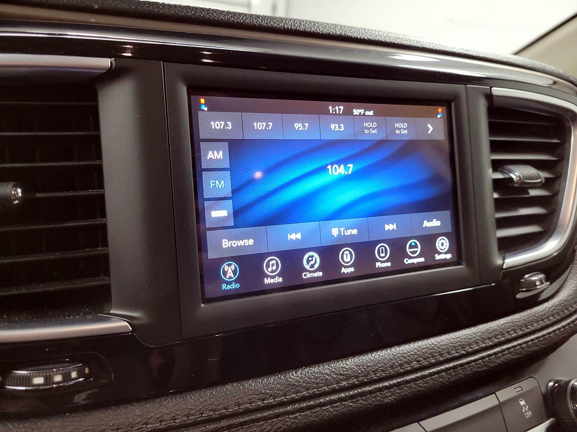 Thumbnail: 2021 Chrysler Voyager - 15