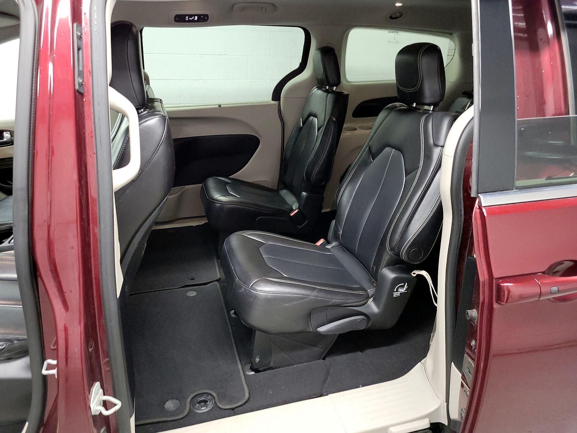 Thumbnail: 2021 Chrysler Voyager - 19