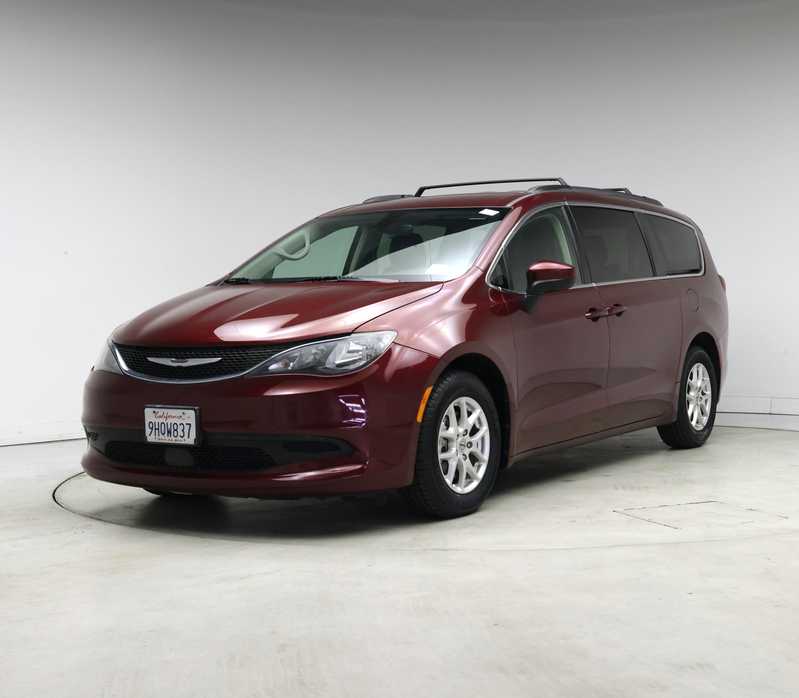 Thumbnail: 2021 Chrysler Voyager - 4