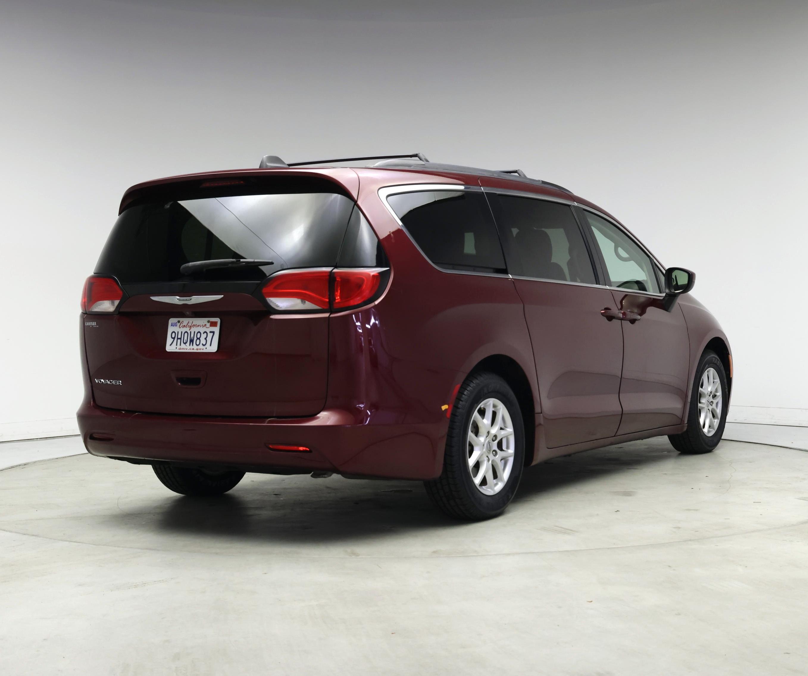 Thumbnail: 2021 Chrysler Voyager - 8