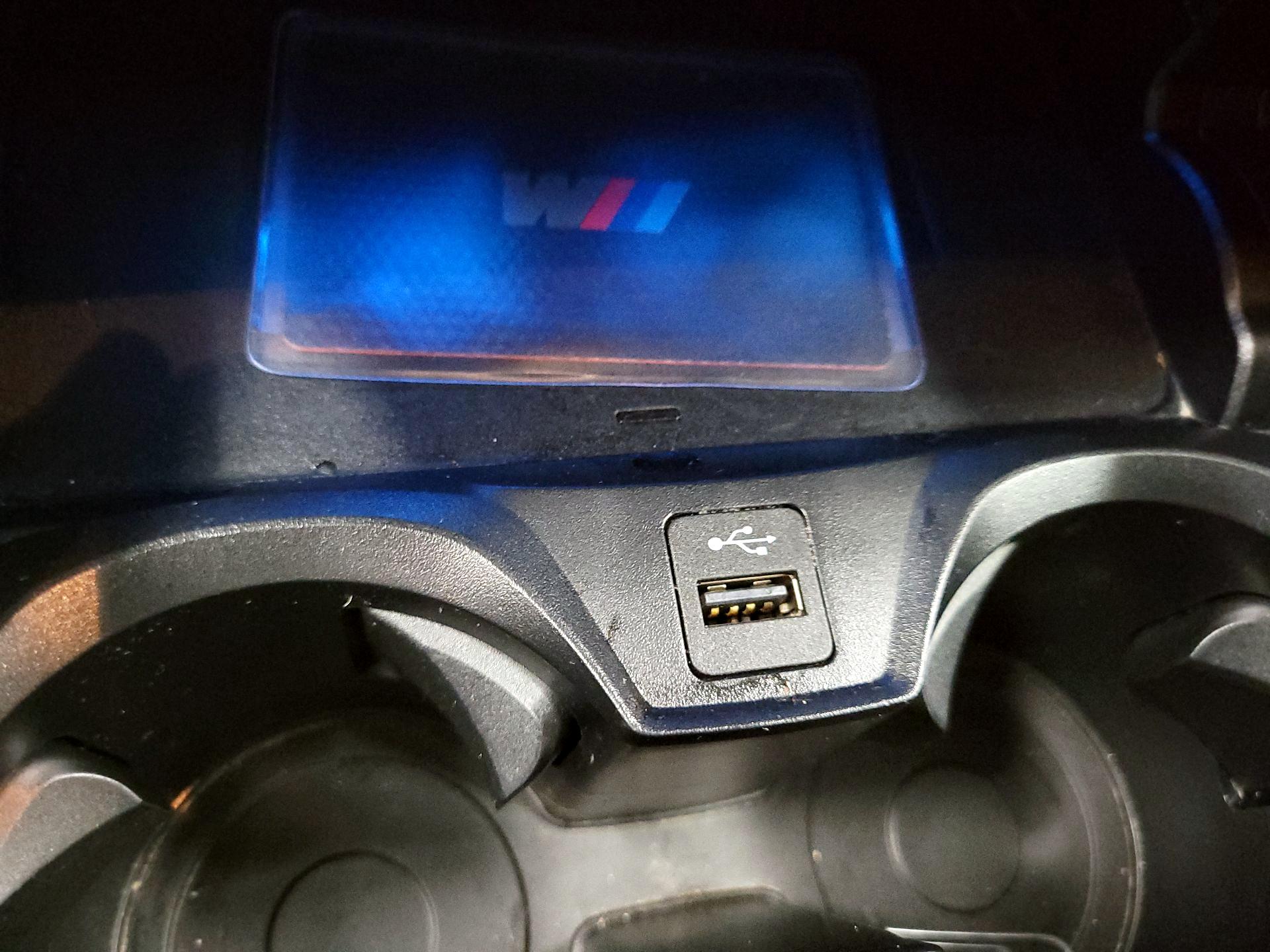 Thumbnail: 2023 BMW i4 - 19