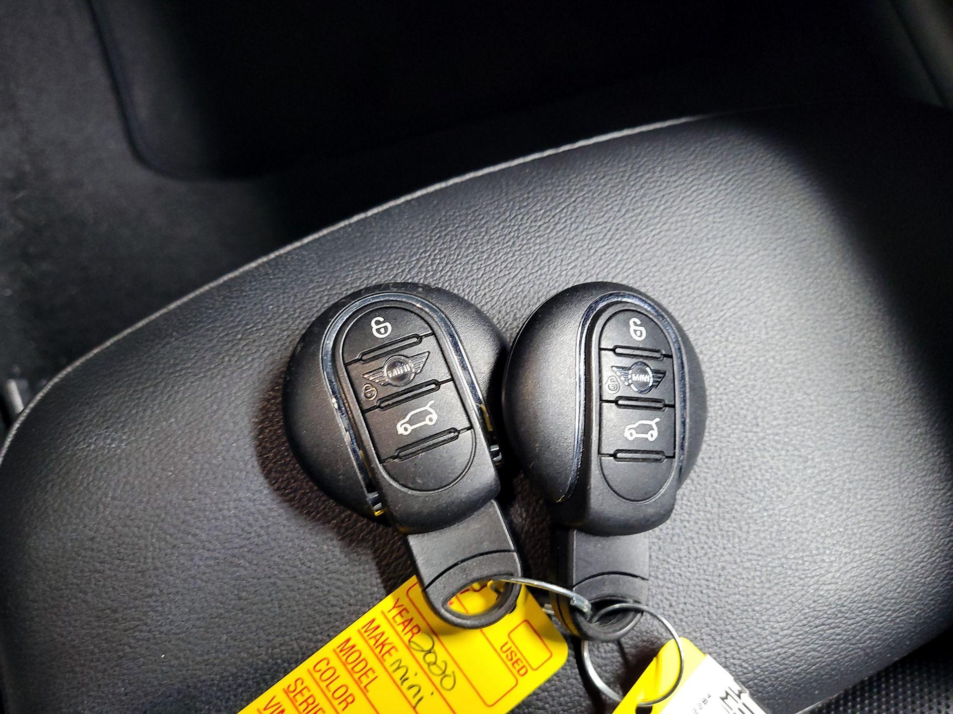 Thumbnail: 2020 MINI Cooper Hardtop - 17