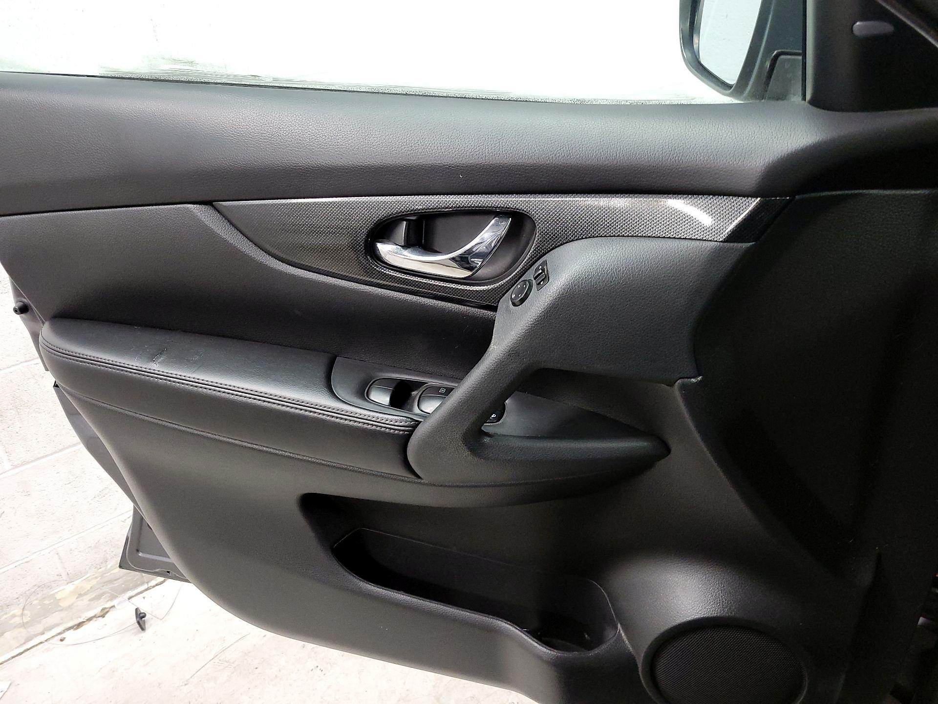 Thumbnail: 2016 Nissan Rogue - 10