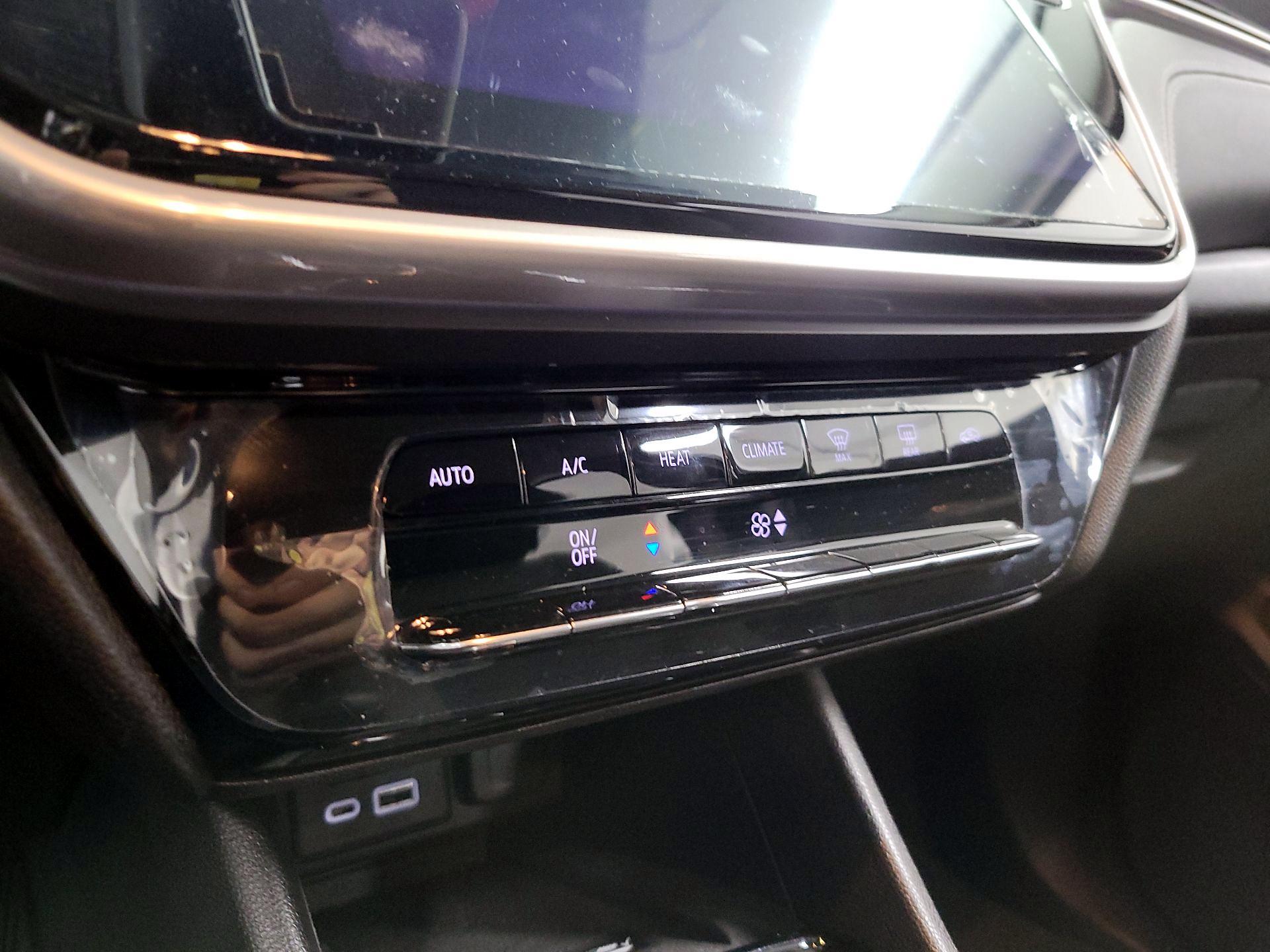 Thumbnail: 2022 Chevrolet Bolt EUV - 16