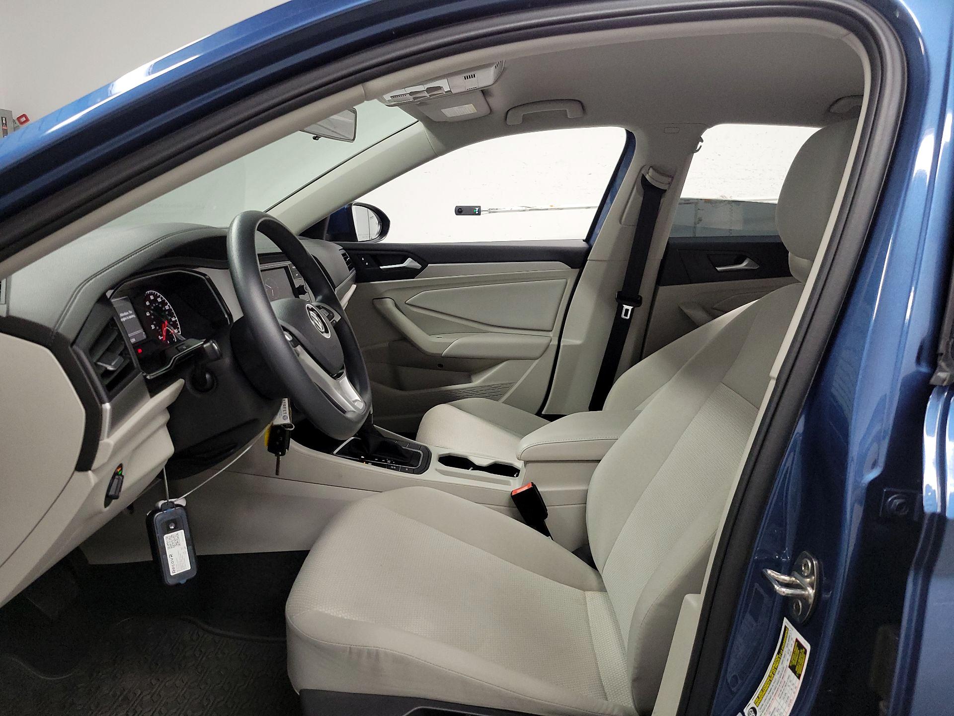 Thumbnail: 2019 Volkswagen Jetta - 9