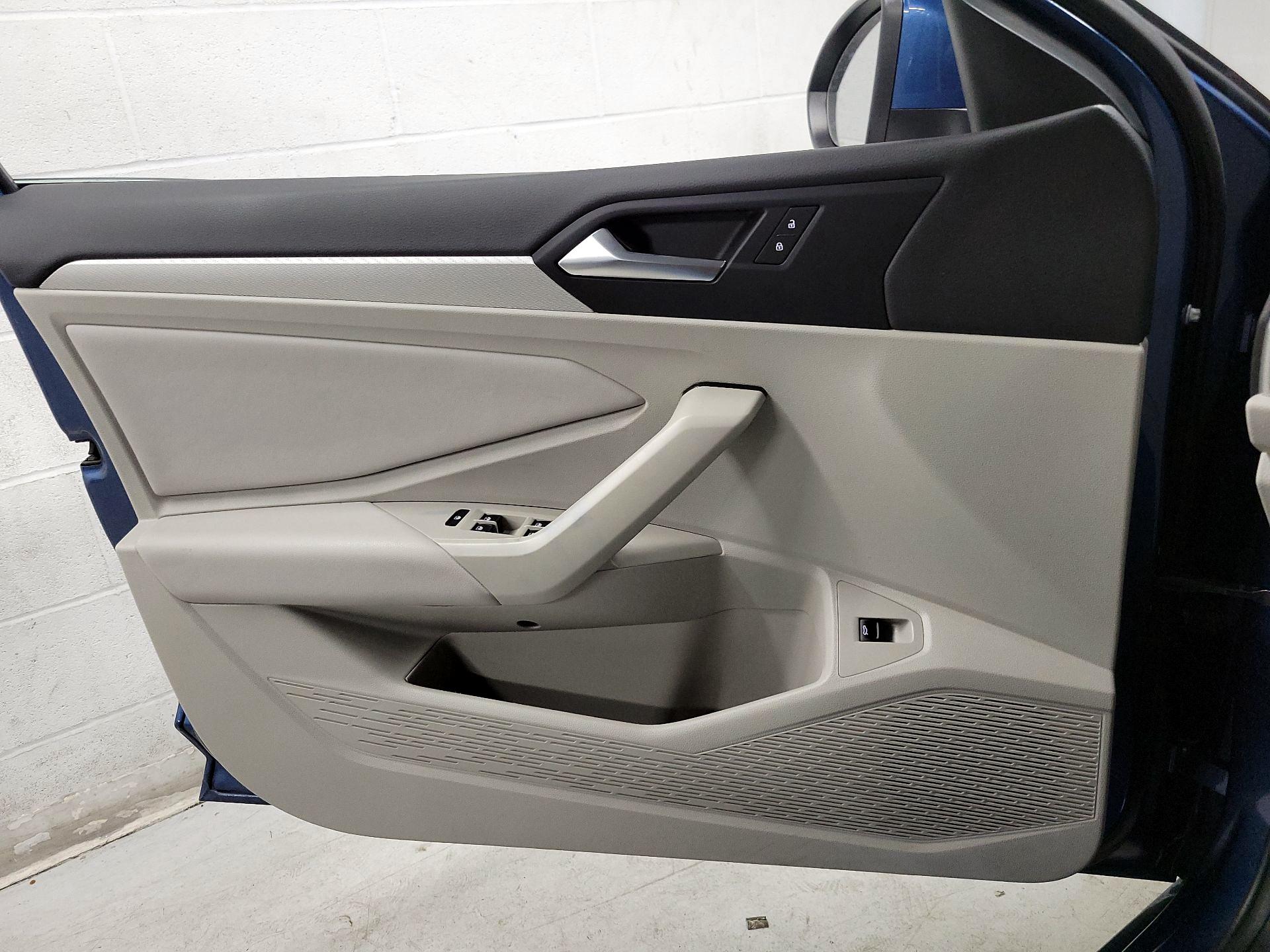 Thumbnail: 2019 Volkswagen Jetta - 10