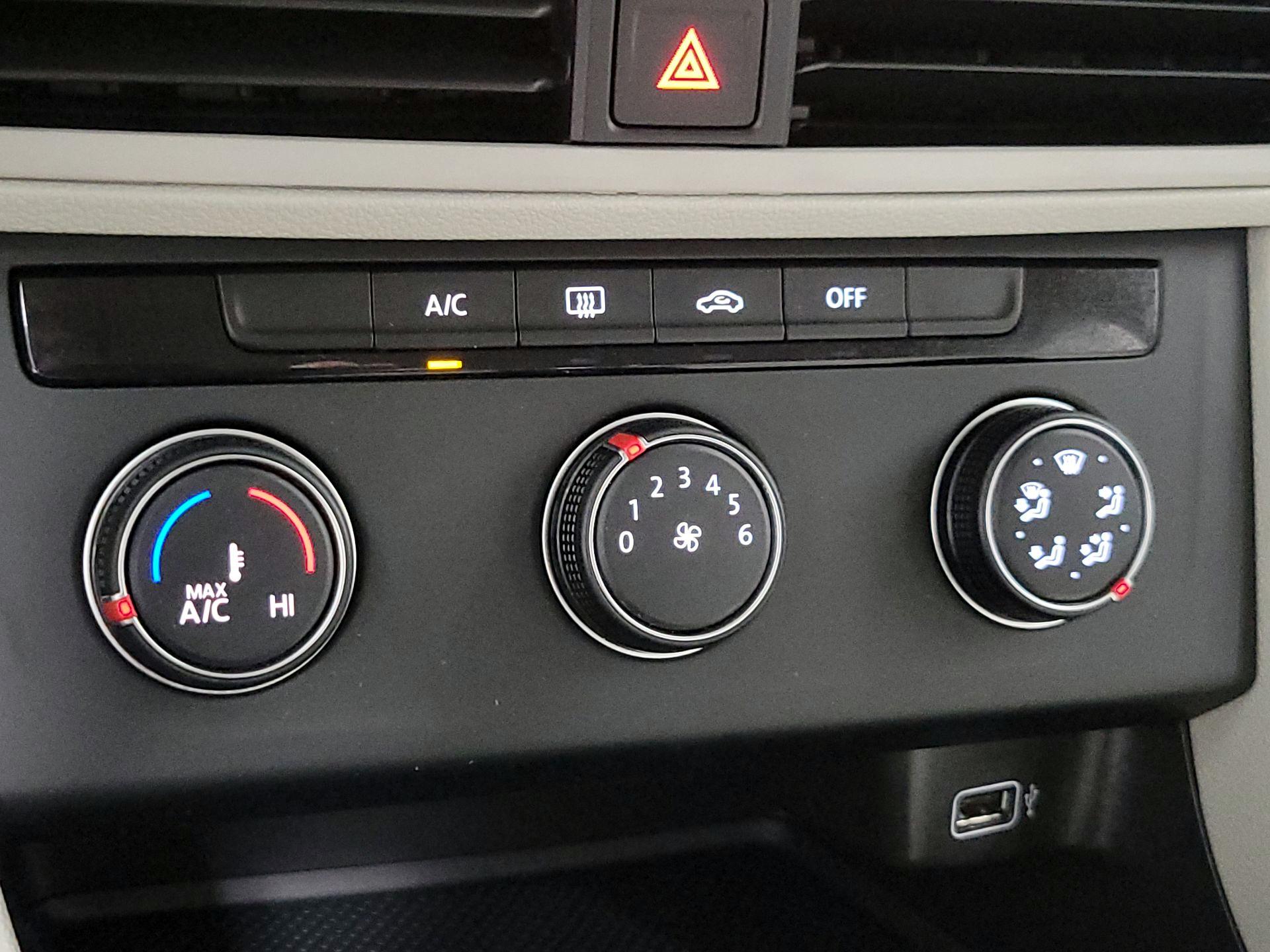 Thumbnail: 2019 Volkswagen Jetta - 13