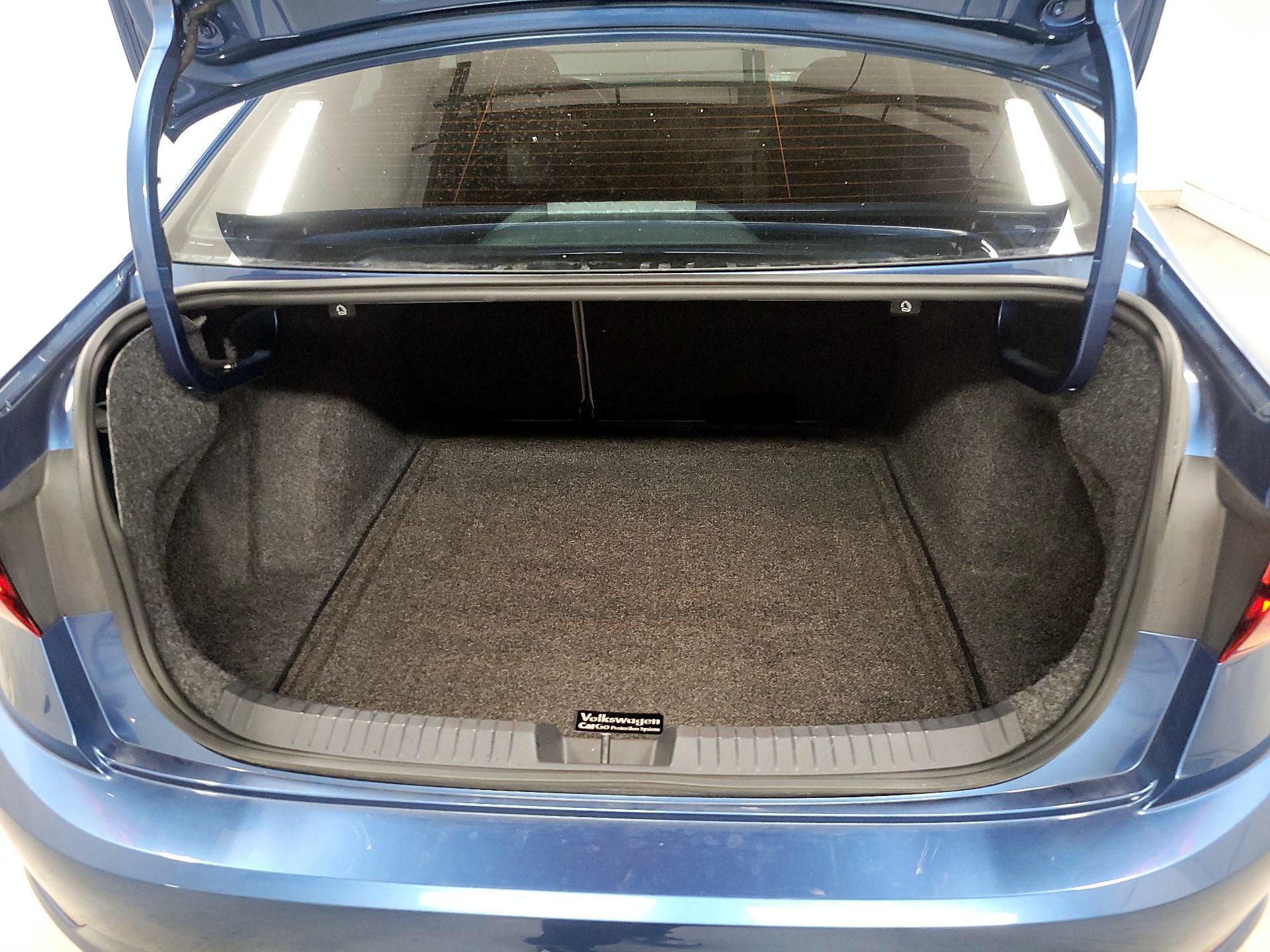 Thumbnail: 2019 Volkswagen Jetta - 16