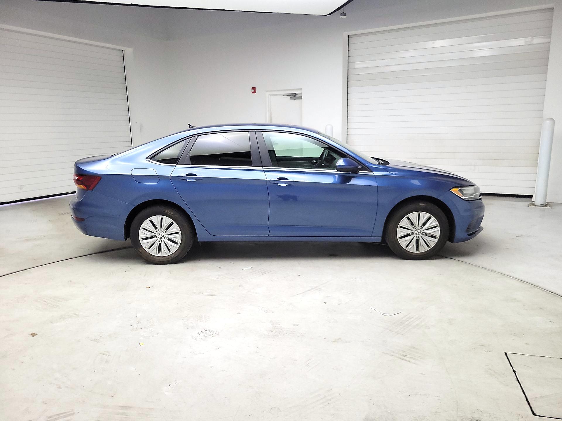 Thumbnail: 2019 Volkswagen Jetta - 4