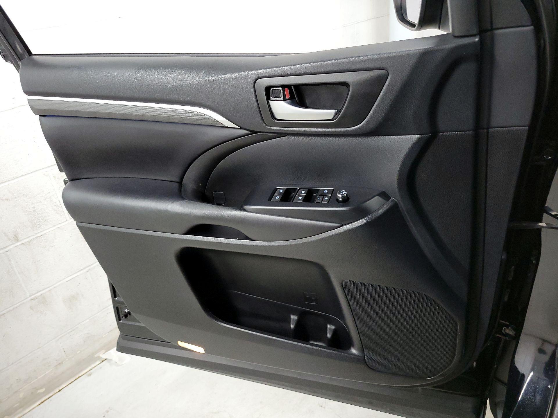 Thumbnail: 2019 Toyota Highlander - 10