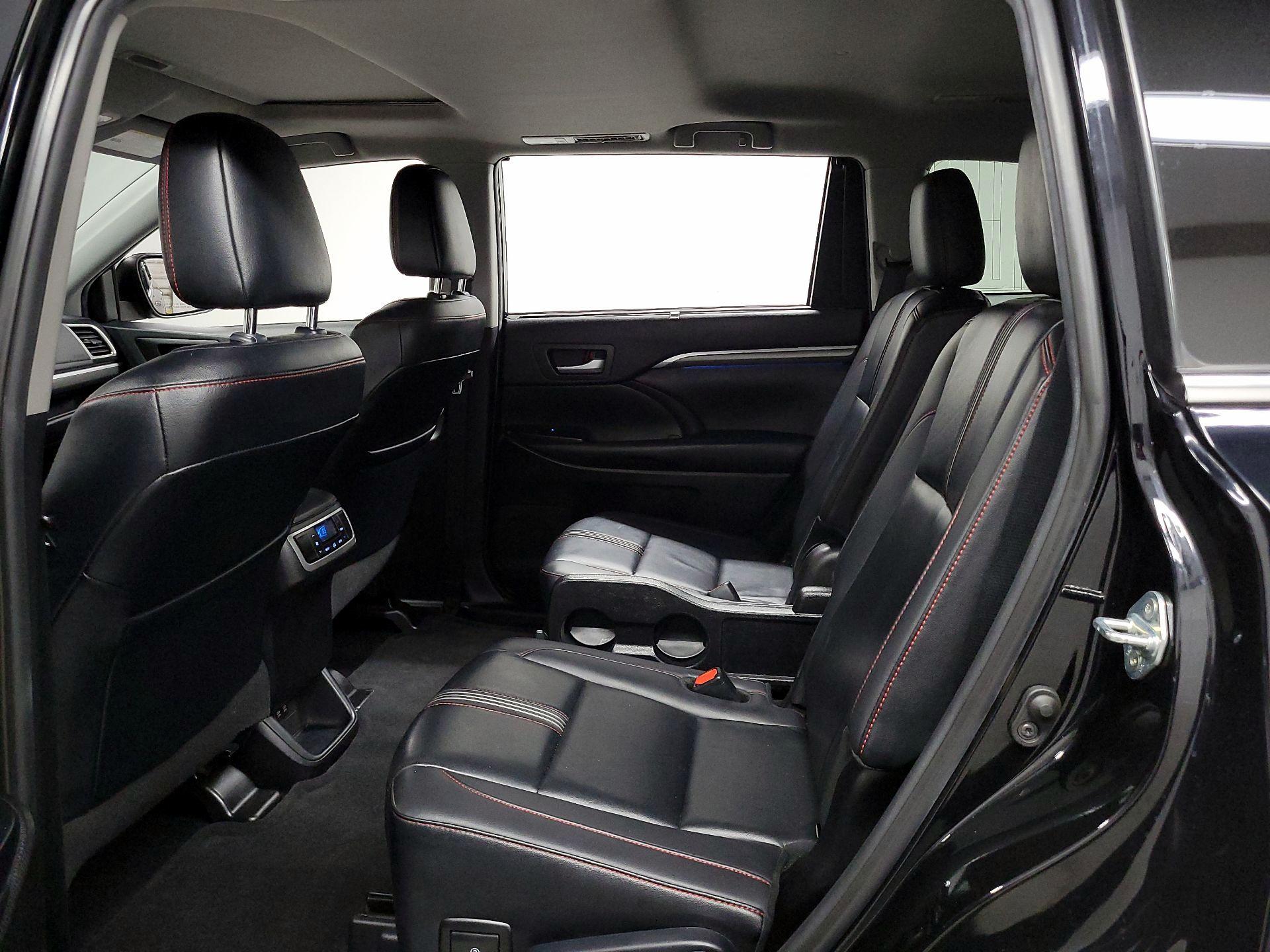 Thumbnail: 2019 Toyota Highlander - 15