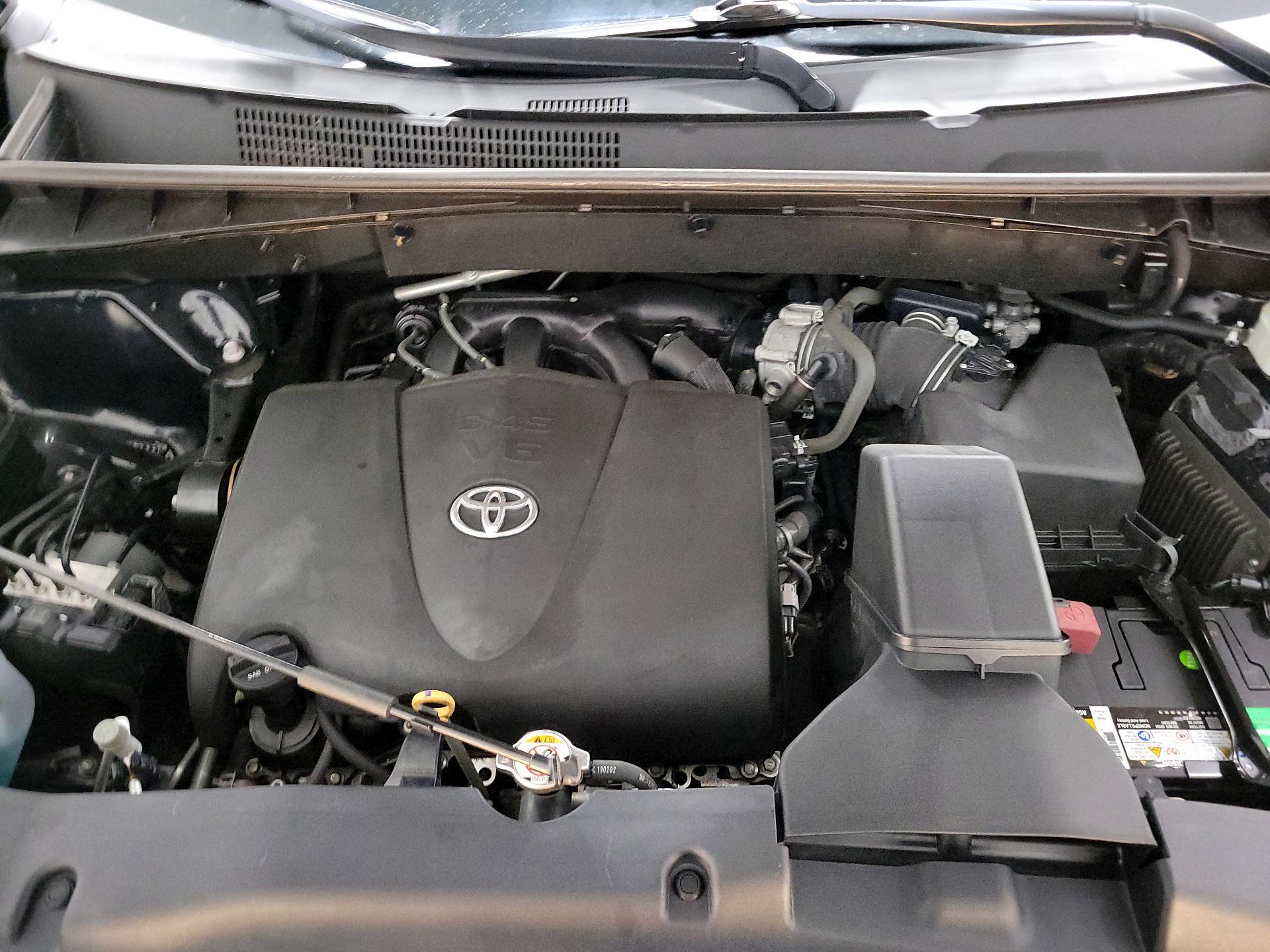 Thumbnail: 2019 Toyota Highlander - 17