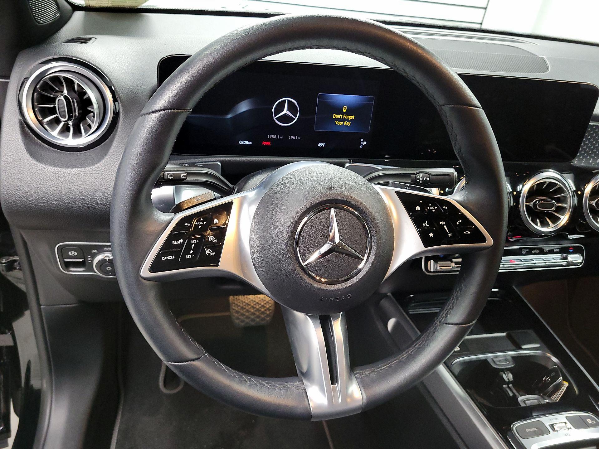 Thumbnail: 2025 Mercedes-Benz GLB - 10