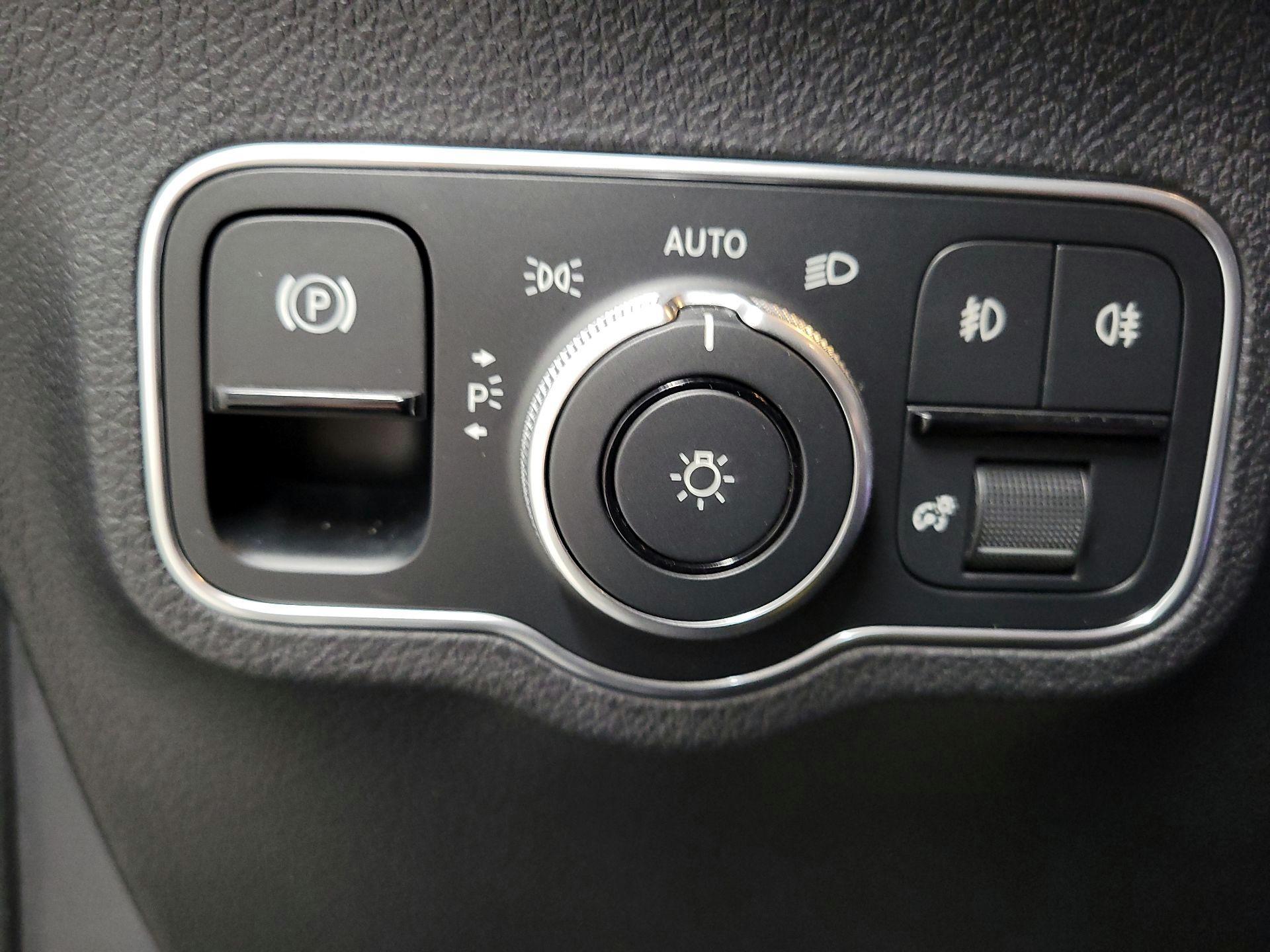 Thumbnail: 2025 Mercedes-Benz GLB - 13