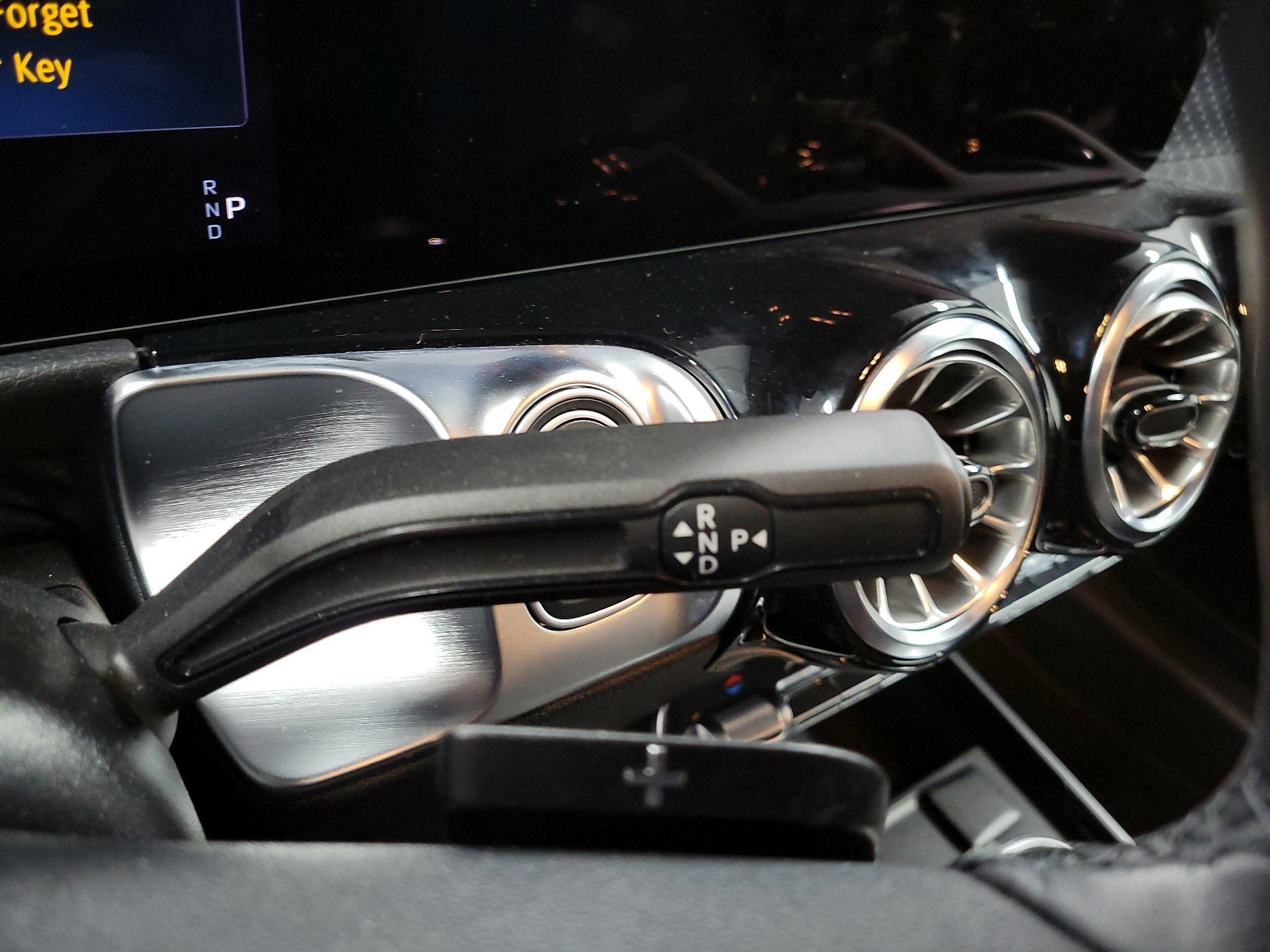 Thumbnail: 2025 Mercedes-Benz GLB - 18