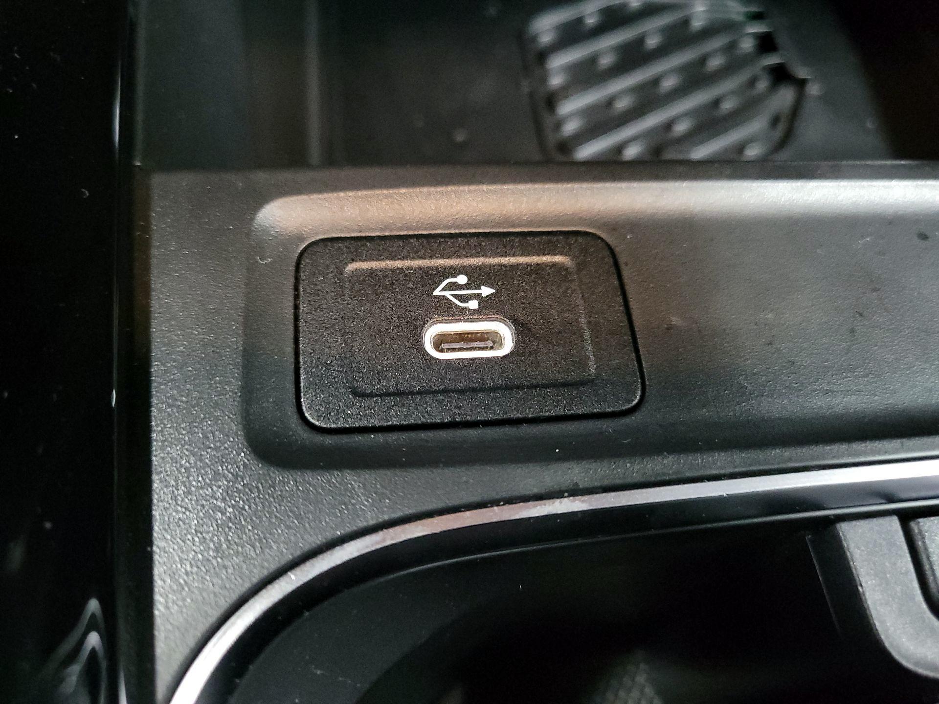 Thumbnail: 2025 Mercedes-Benz GLB - 19