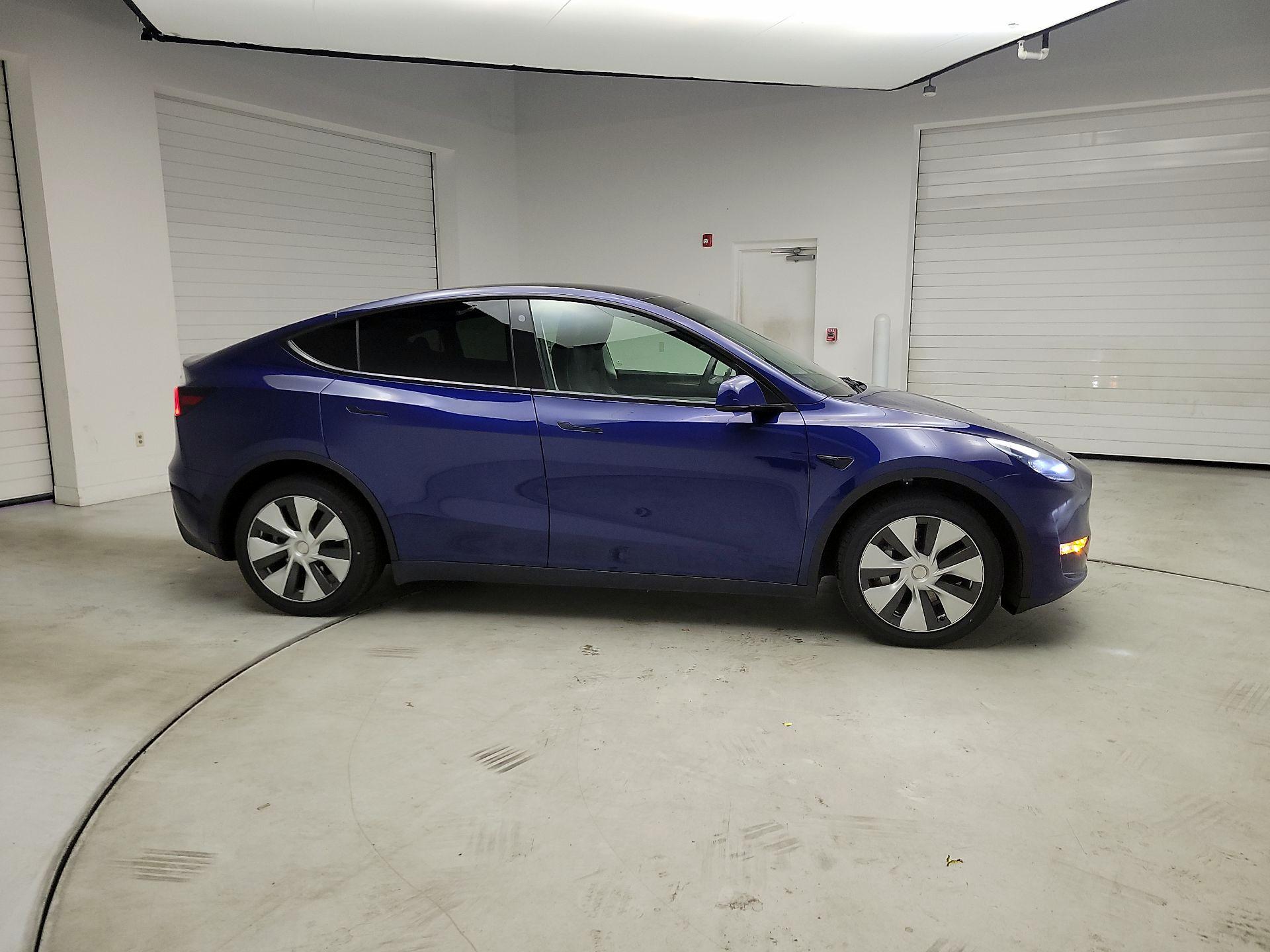 Thumbnail: 2023 Tesla Model Y - 4