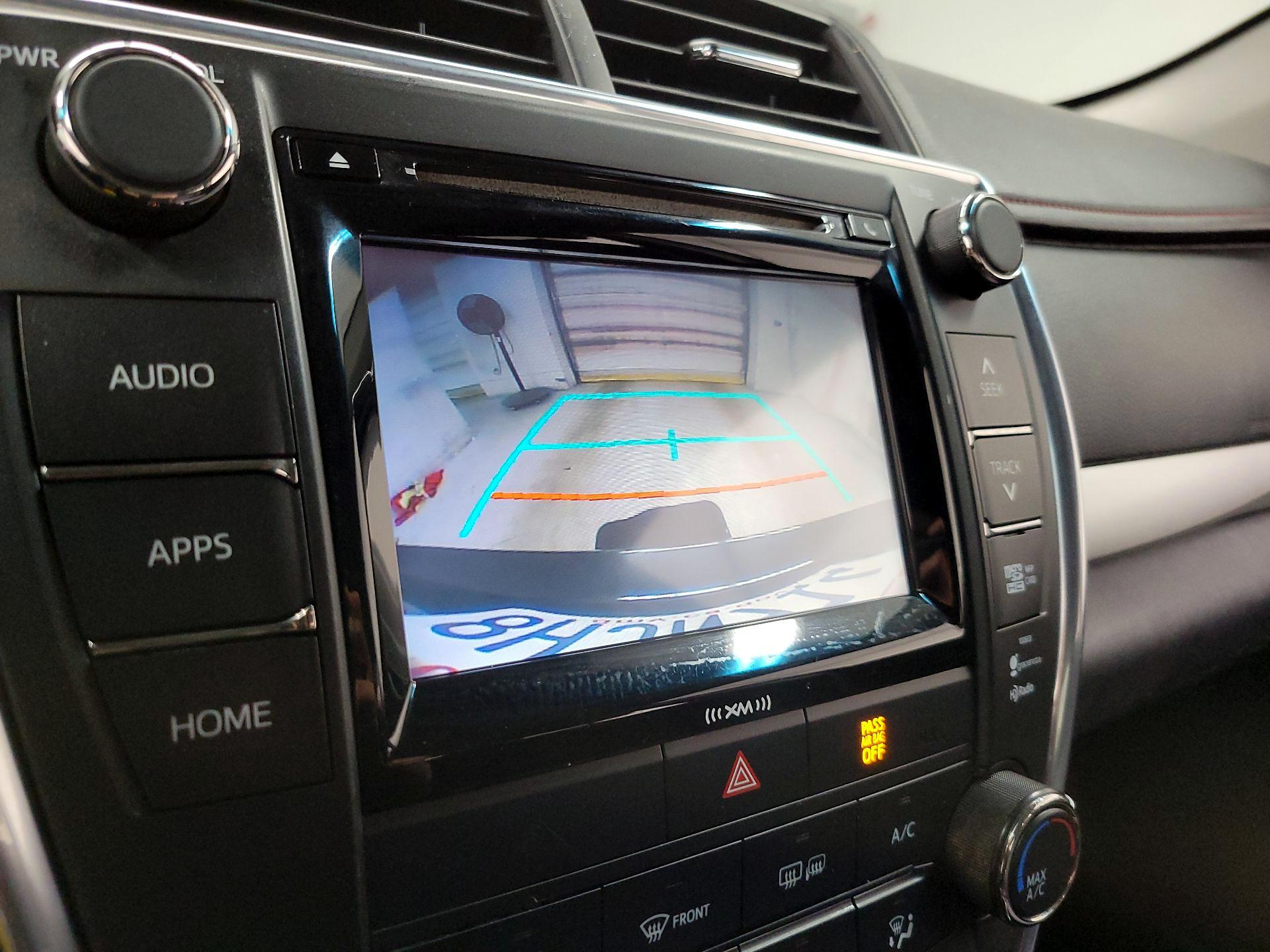 Thumbnail: 2016 Toyota Camry - 11