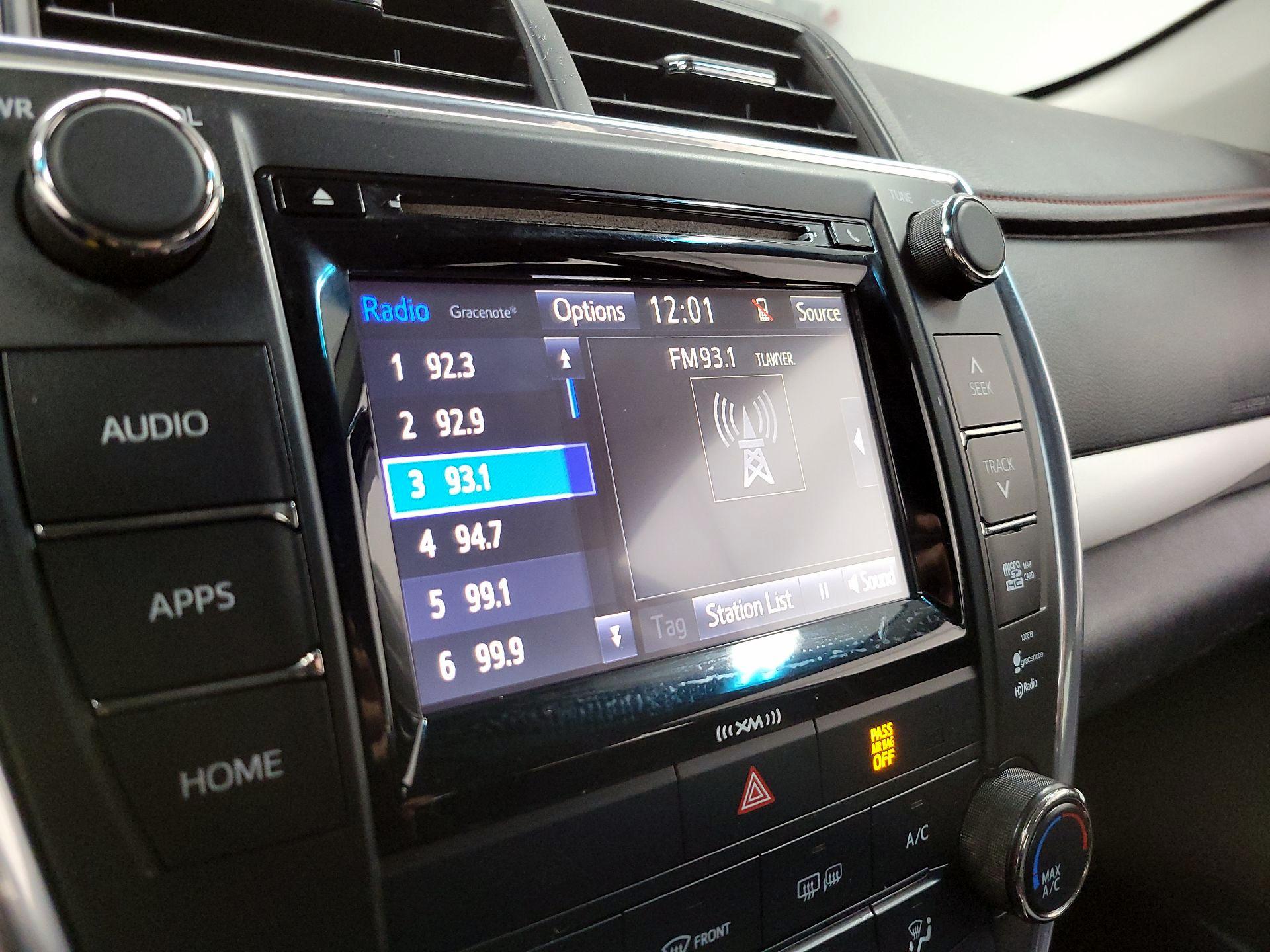 Thumbnail: 2016 Toyota Camry - 12