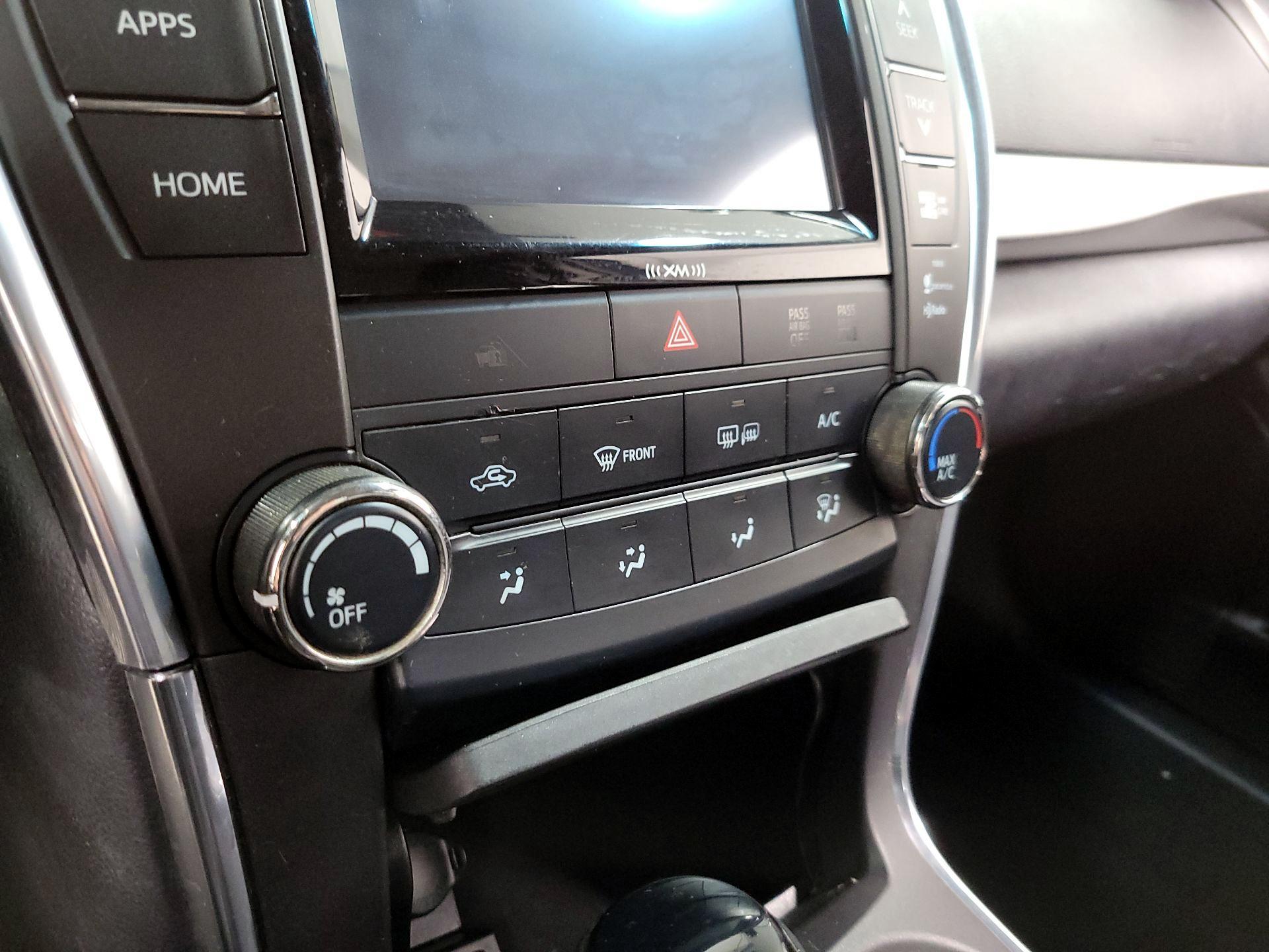 Thumbnail: 2016 Toyota Camry - 13