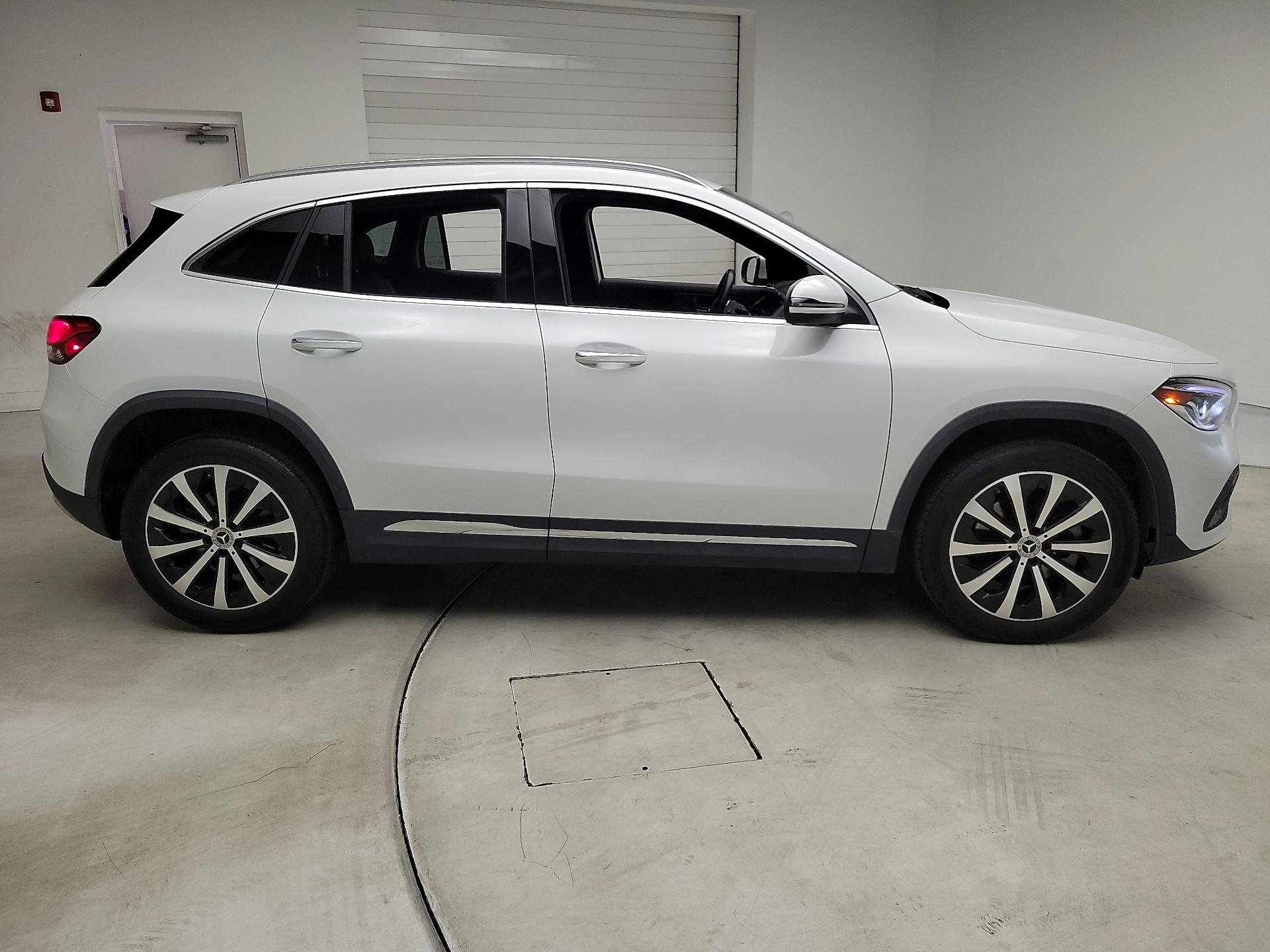 Thumbnail: 2021 Mercedes-Benz GLA - 4