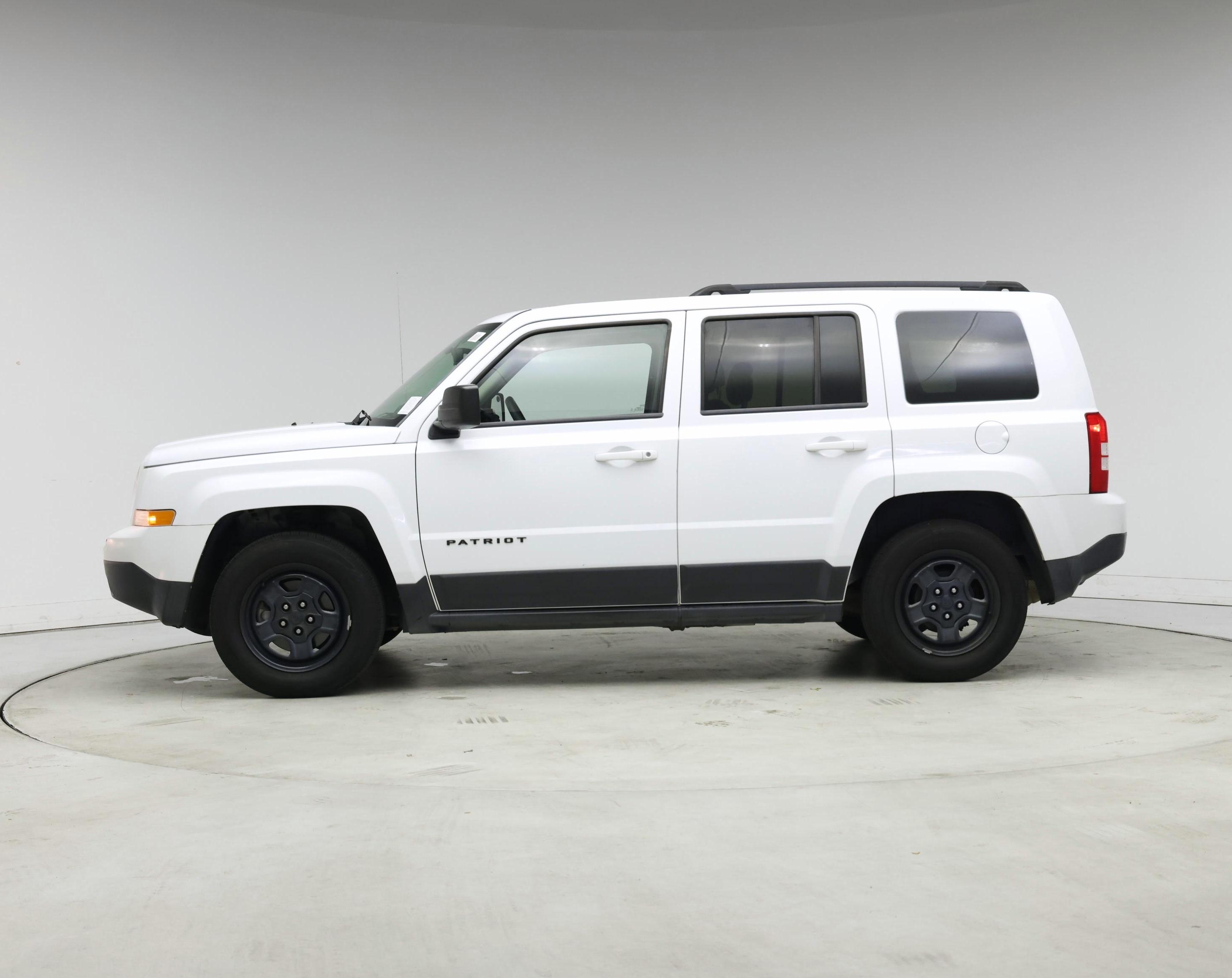 Thumbnail: 2016 Jeep Patriot - 3