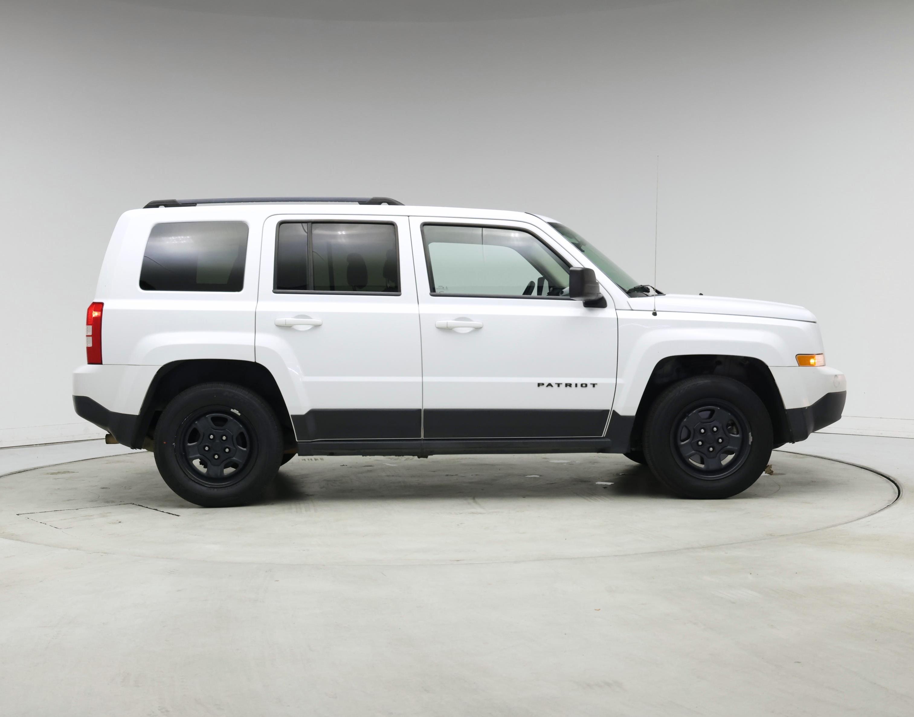Thumbnail: 2016 Jeep Patriot - 7