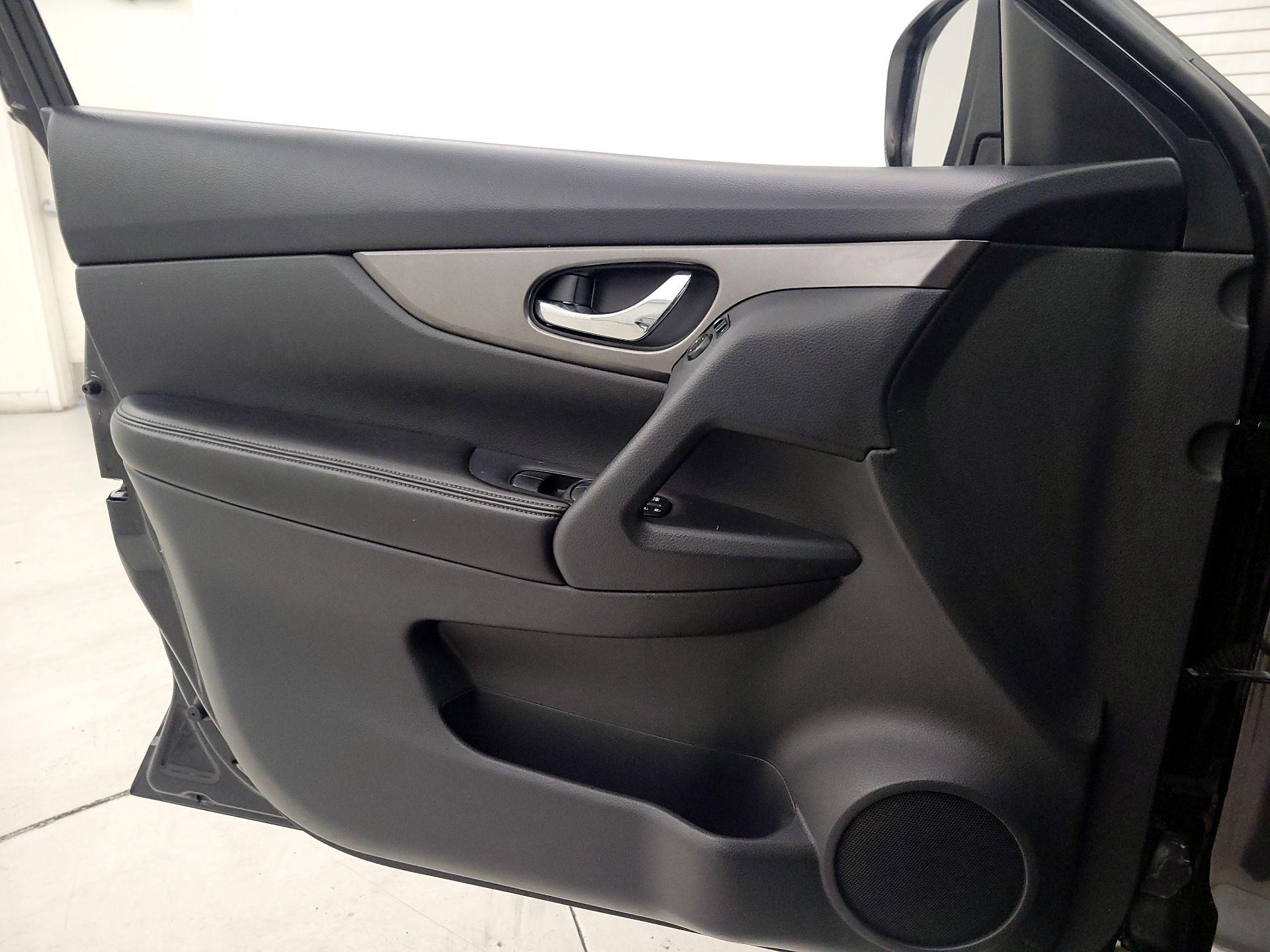 Thumbnail: 2015 Nissan Rogue - 12