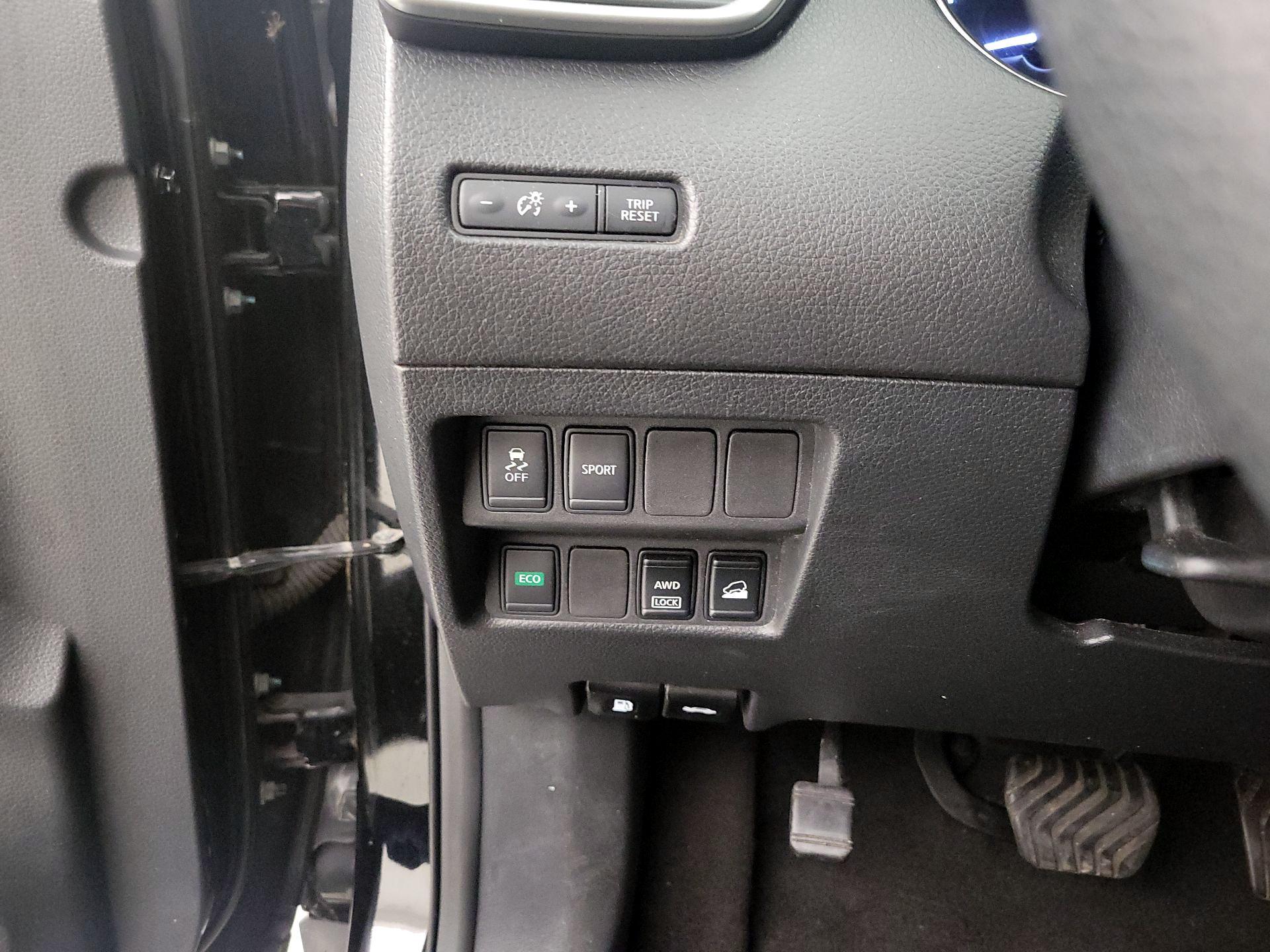 Thumbnail: 2015 Nissan Rogue - 13