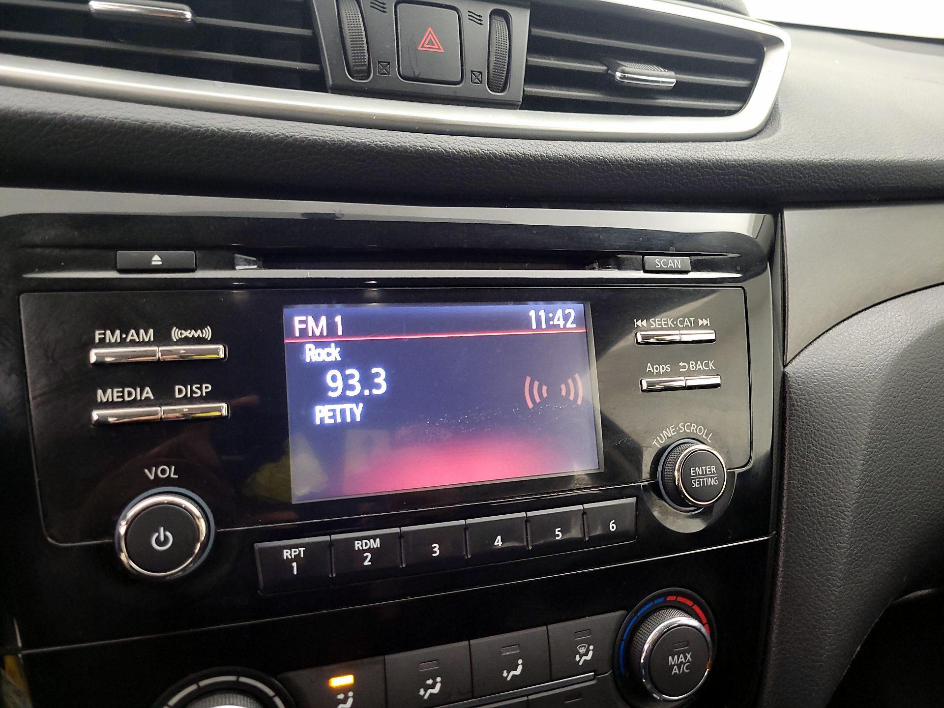 Thumbnail: 2015 Nissan Rogue - 15