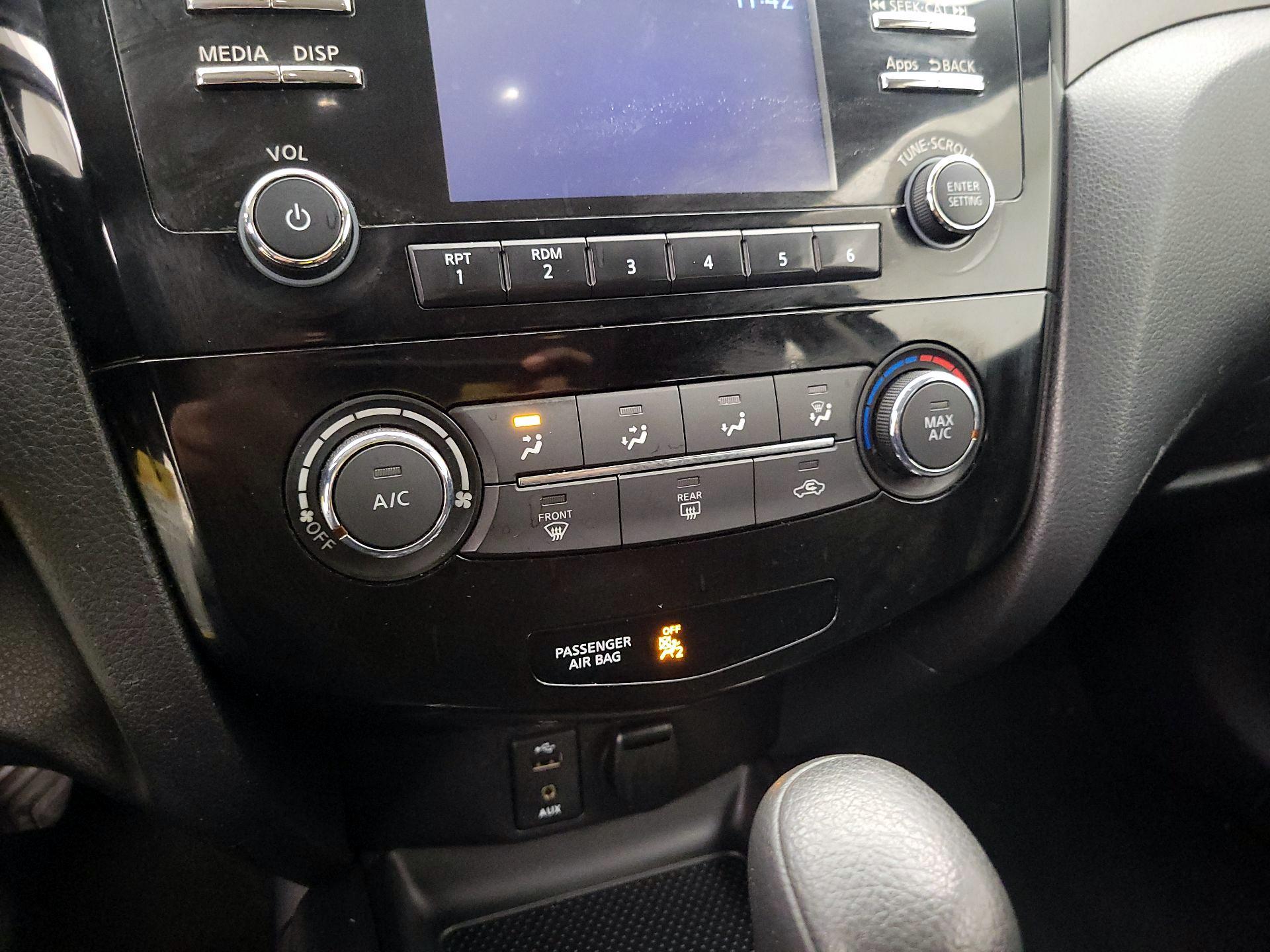 Thumbnail: 2015 Nissan Rogue - 16