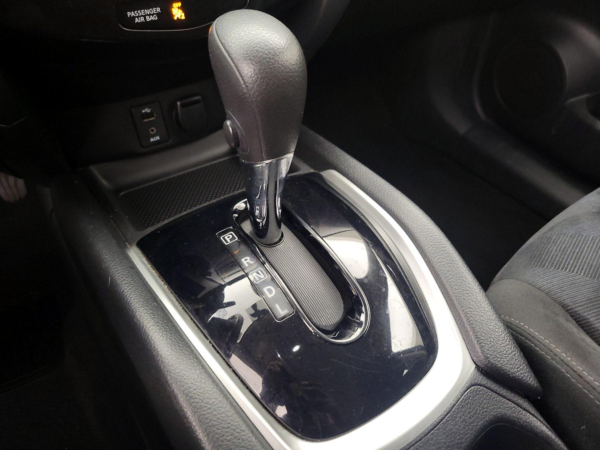 Thumbnail: 2015 Nissan Rogue - 17