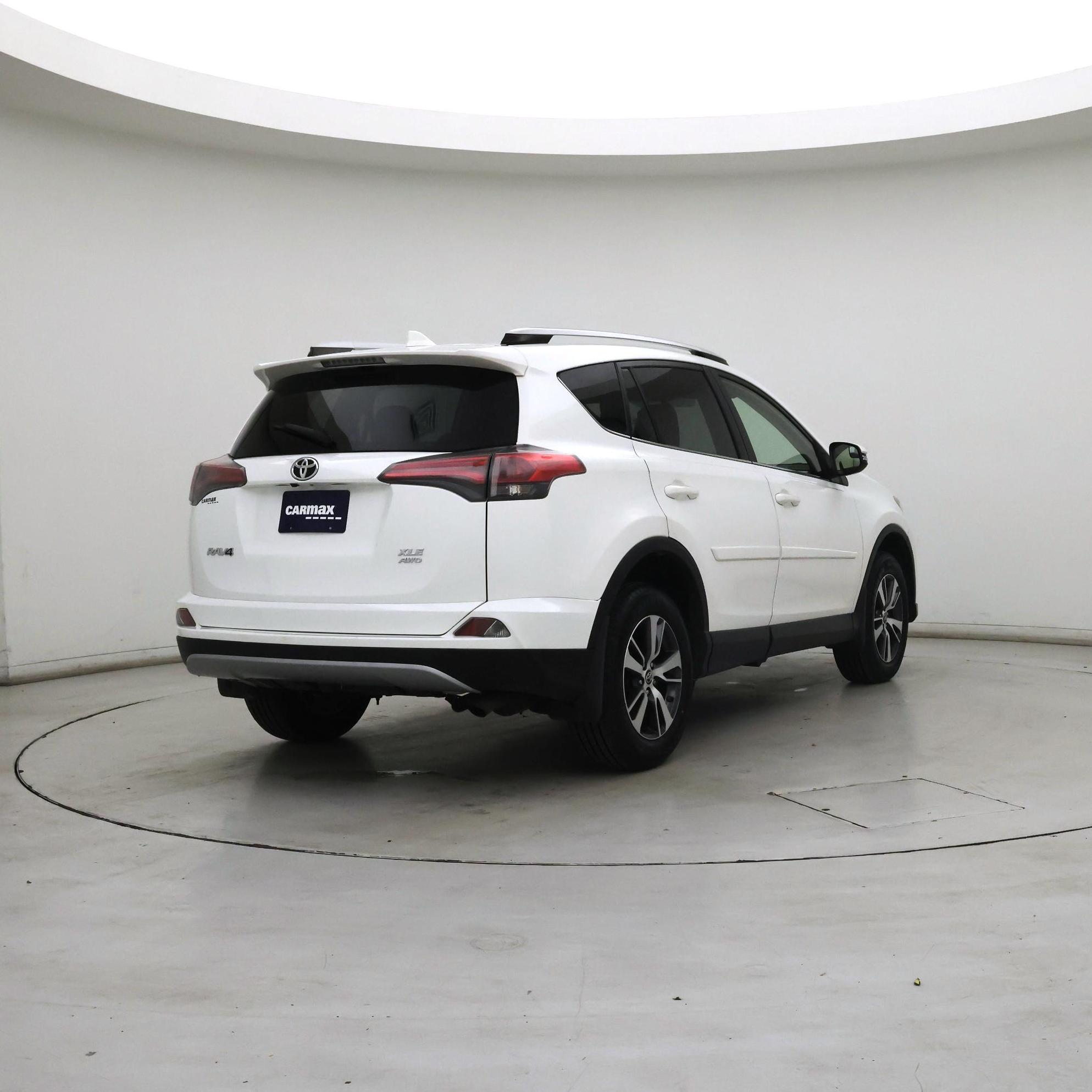Thumbnail: 2016 Toyota RAV4 - 8