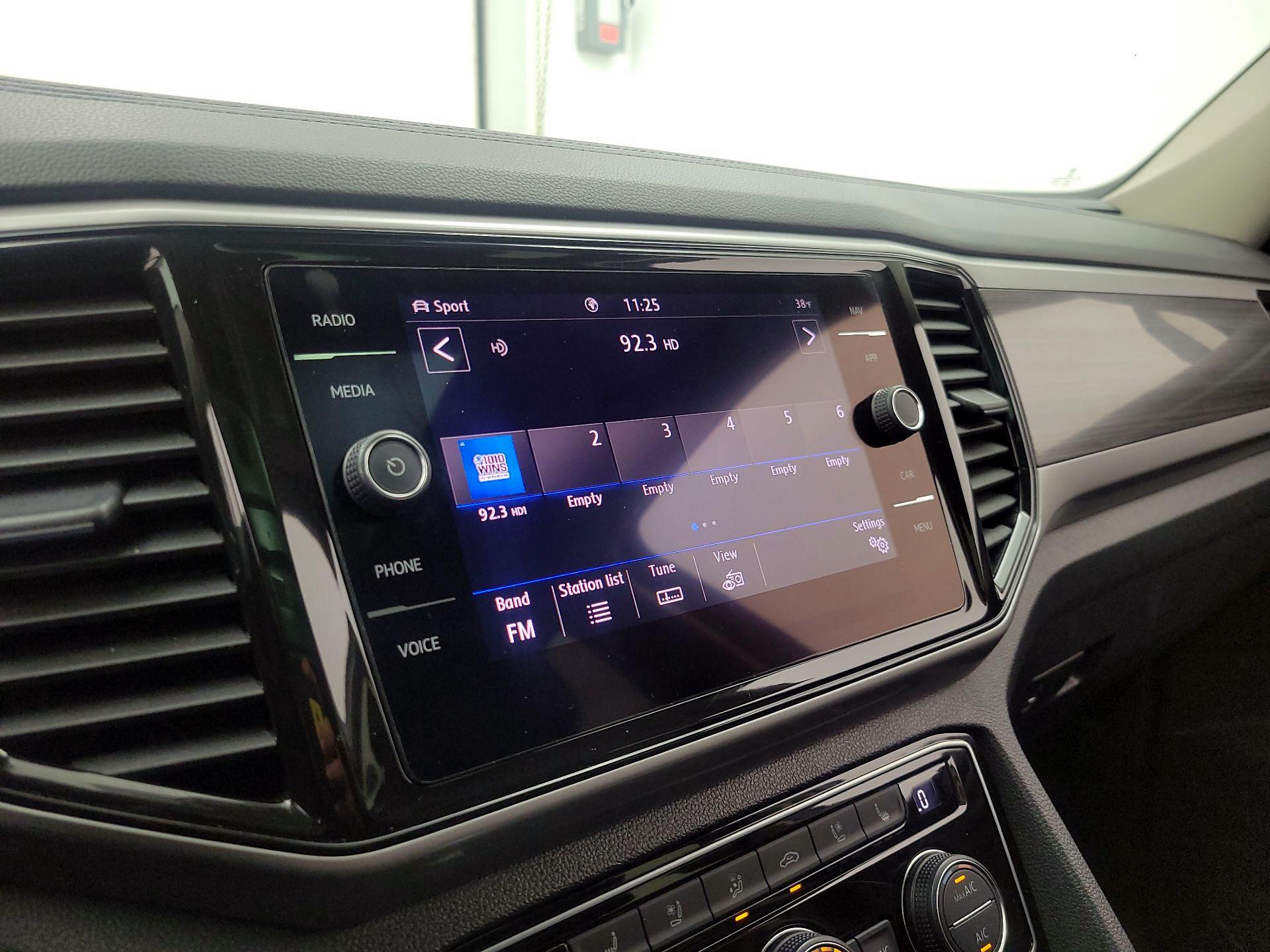 Thumbnail: 2021 Volkswagen Atlas - 14