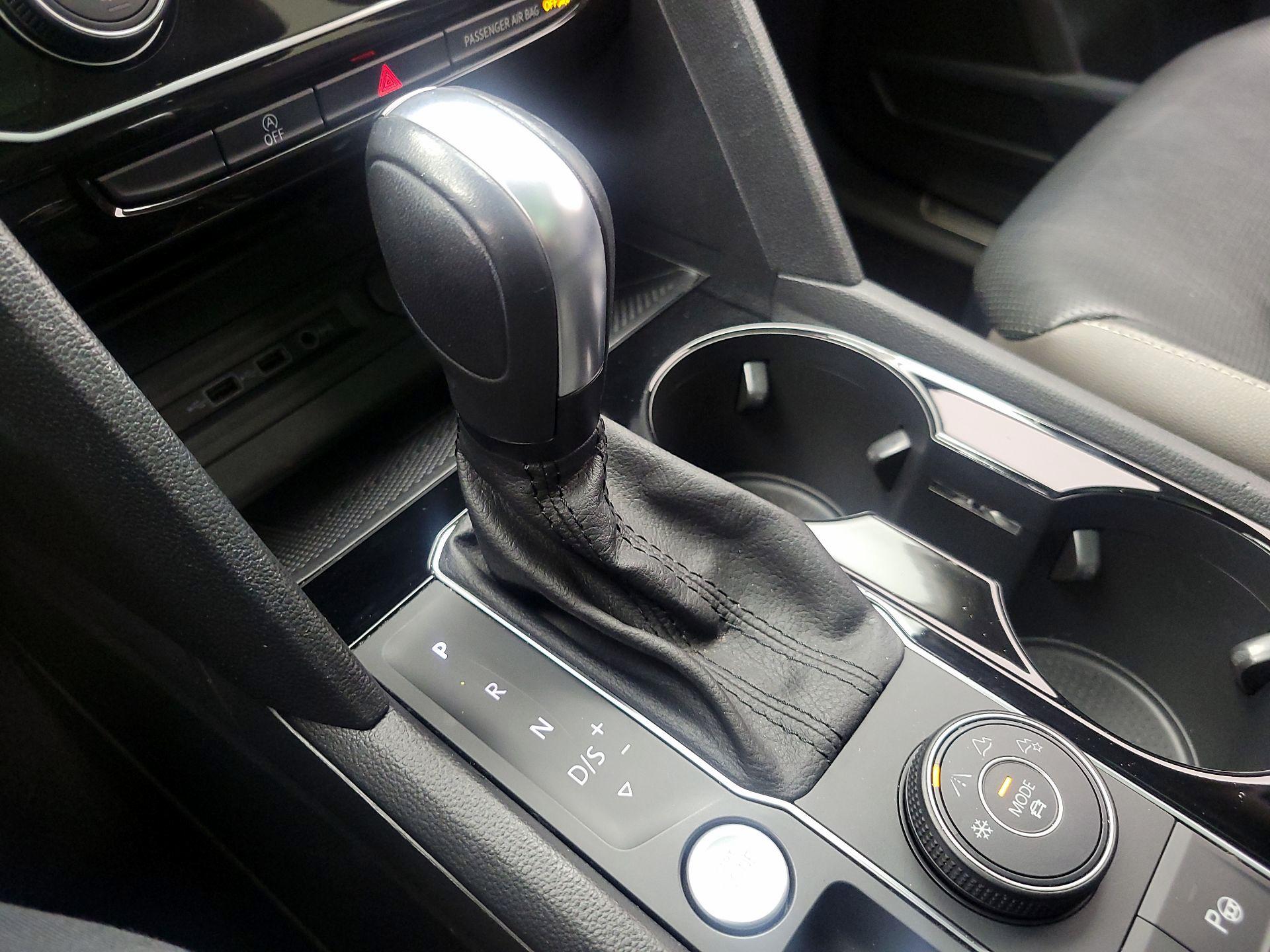 Thumbnail: 2021 Volkswagen Atlas - 16