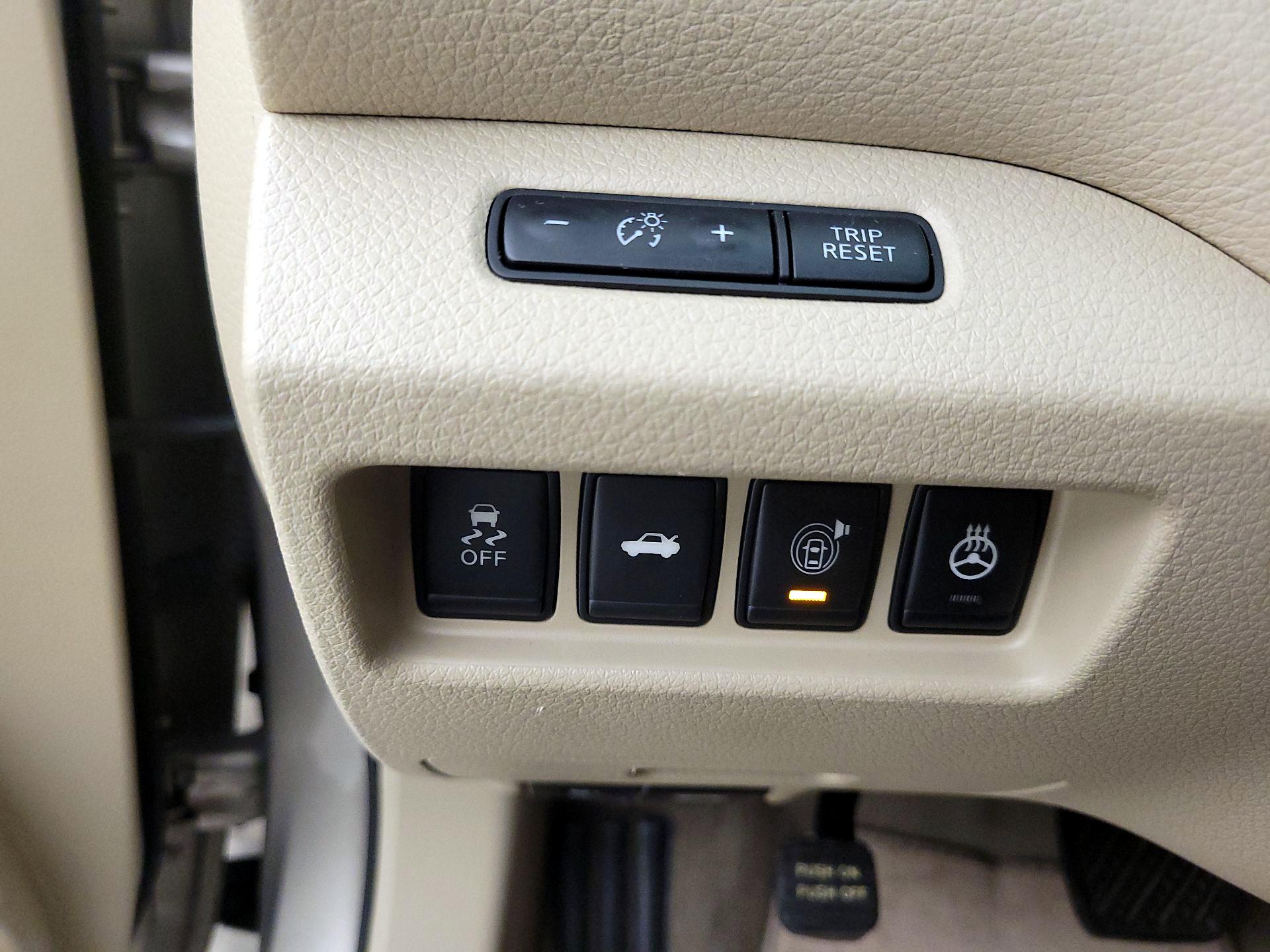 Thumbnail: 2014 Nissan Altima - 13